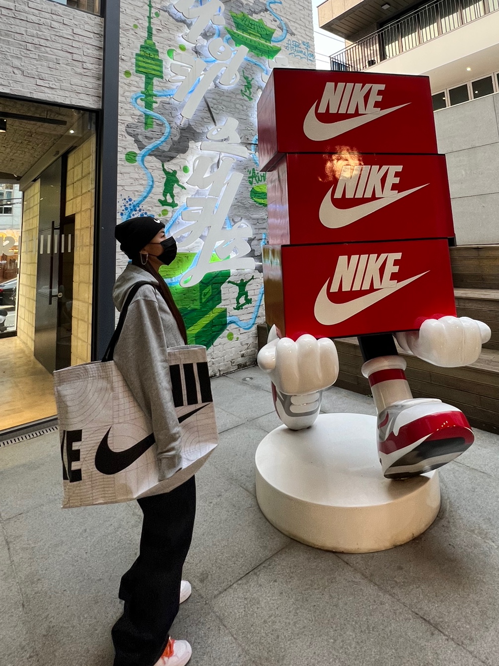 Nike x Sacai Blazer Low Magma Orange, Nike x Stussy Cuff Beanie Black 착용 스타일 - 5