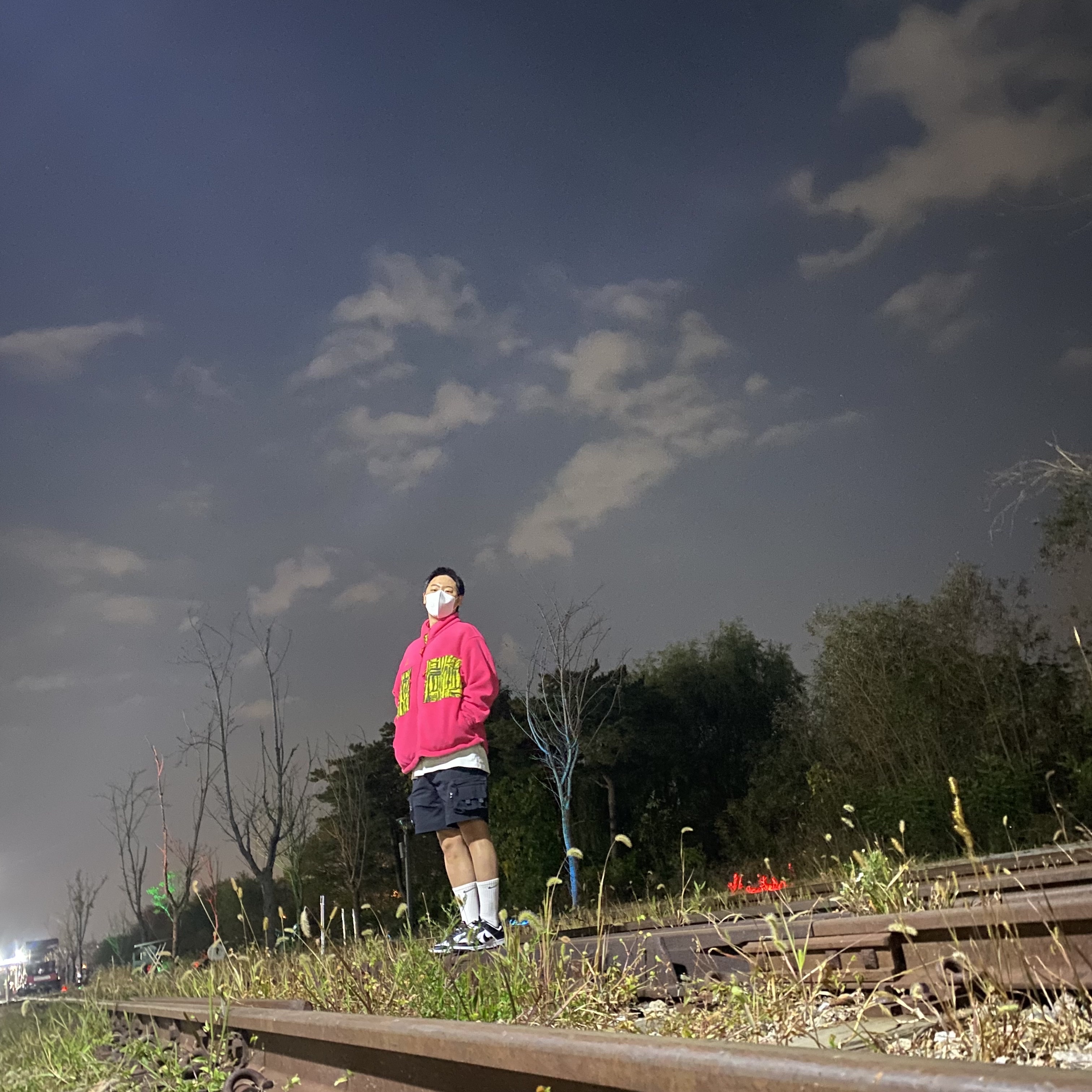 Nike ACG Microfleece Jacket Rush Pink - US/EU, Nike ACG Cargo Shorts Black - Asia 착용 스타일