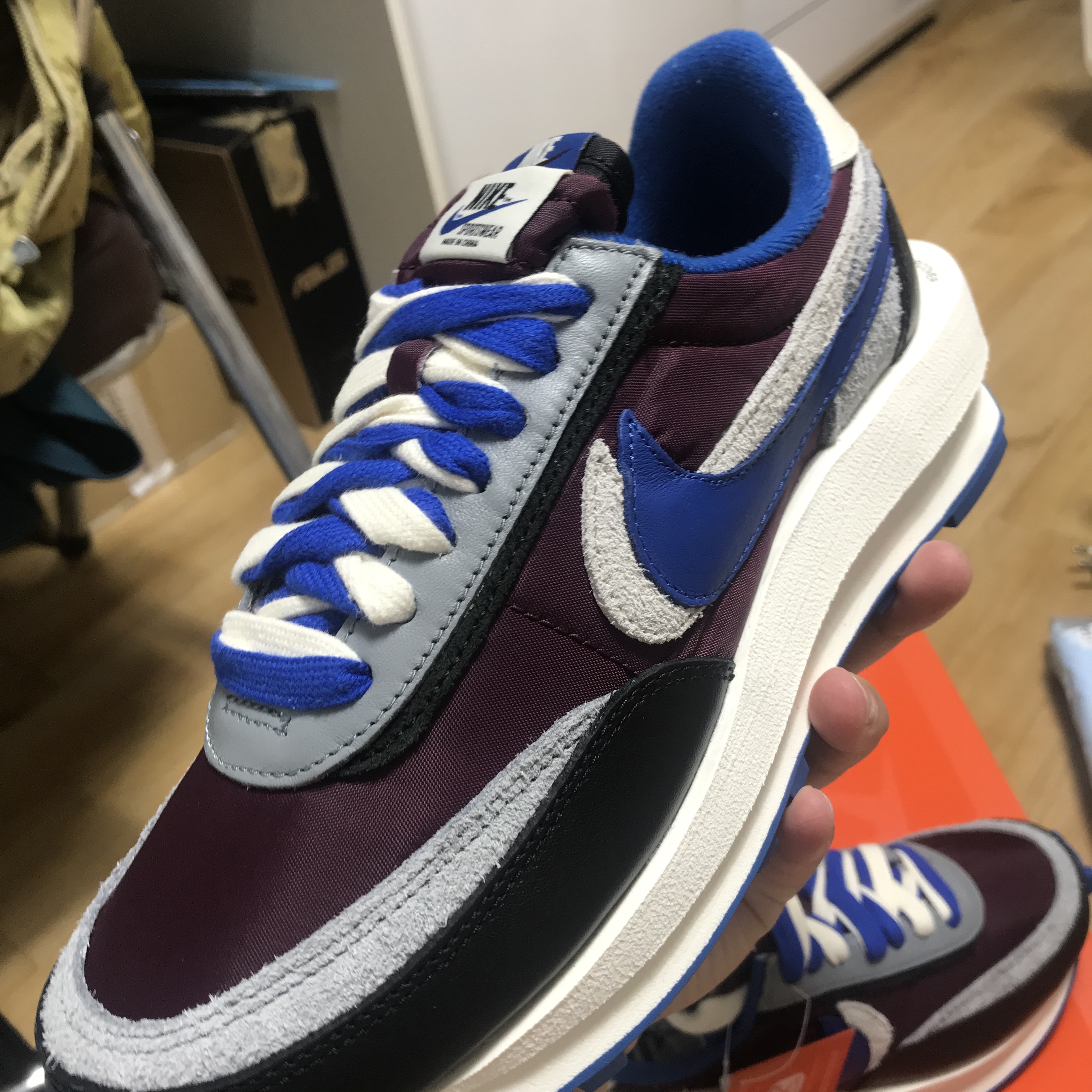 Nike x Sacai x Undercover LDWaffle Night Maroon Team Royal 착용 스타일 - 4