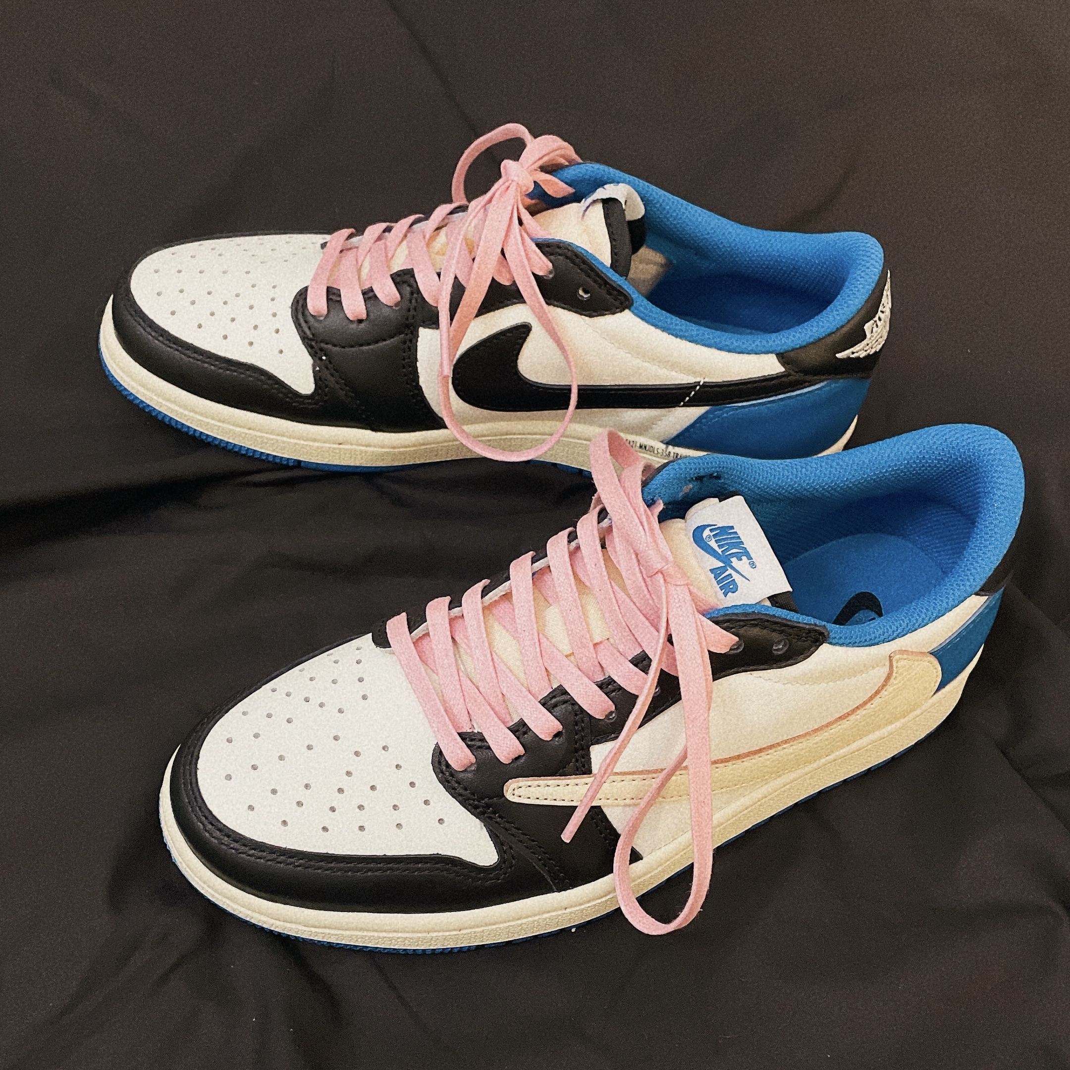 Jordan 1 x Travis Scott x Fragment Retro Low OG SP Military Blue 착용 스타일 - 2