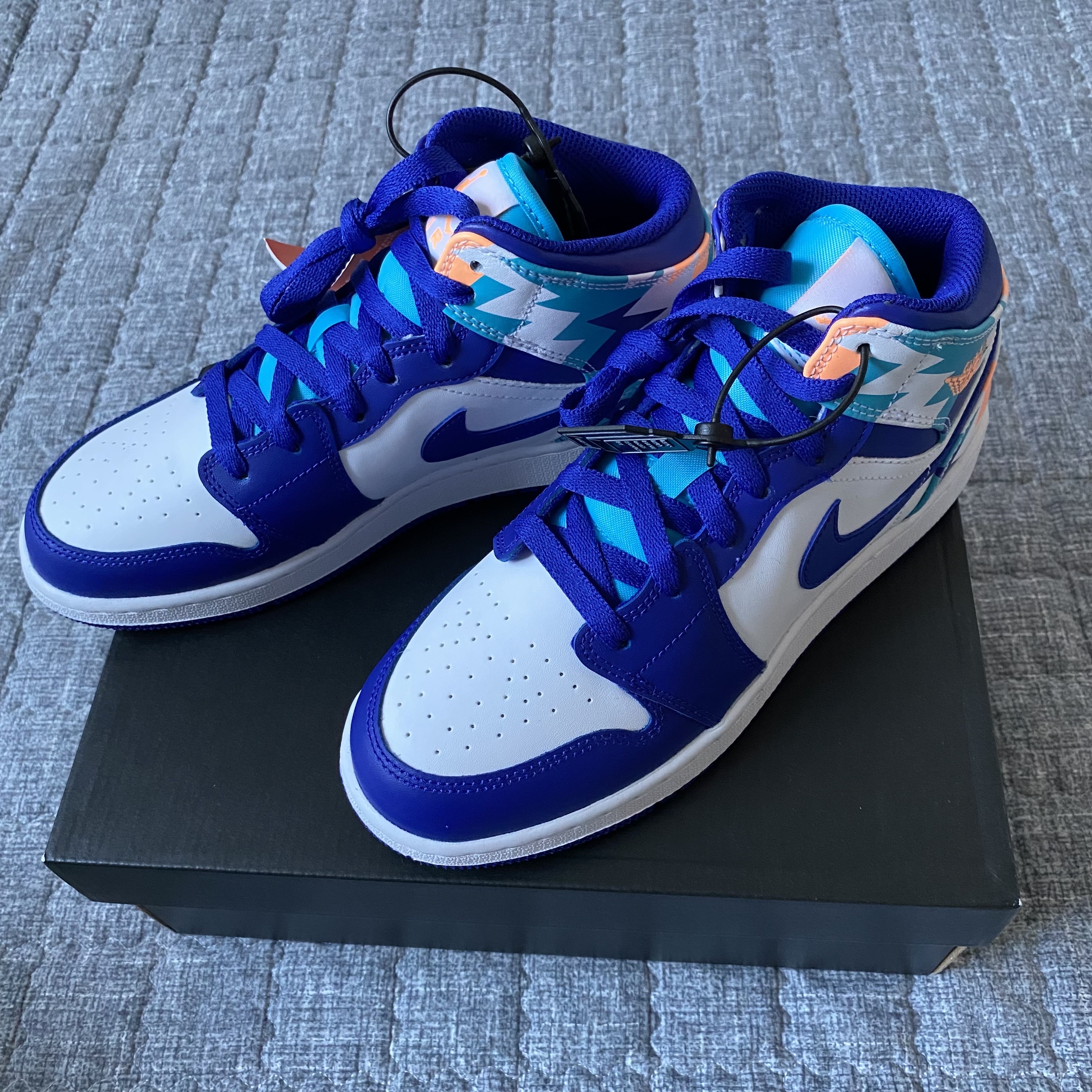 (GS) Jordan 1 Mid Geometric Print 착용 스타일 - 3