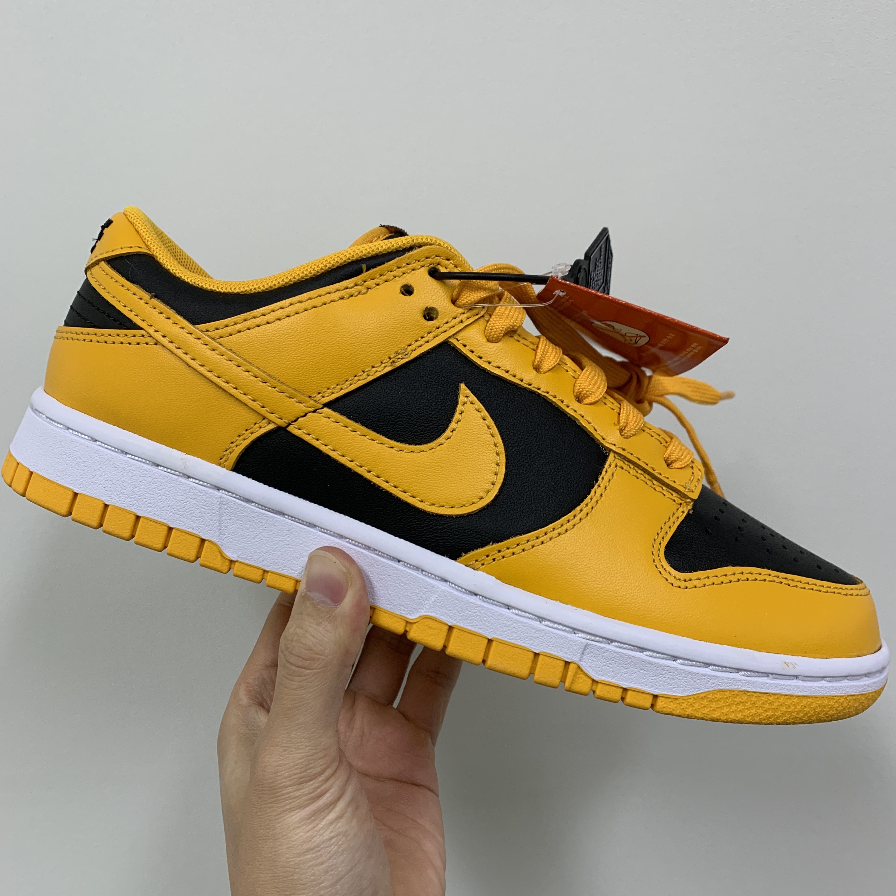 Nike x Sacai x Undercover LDWaffle Black Bright Citron, Nike Dunk Low Retro Championship Goldenrod 착용 스타일 - 2