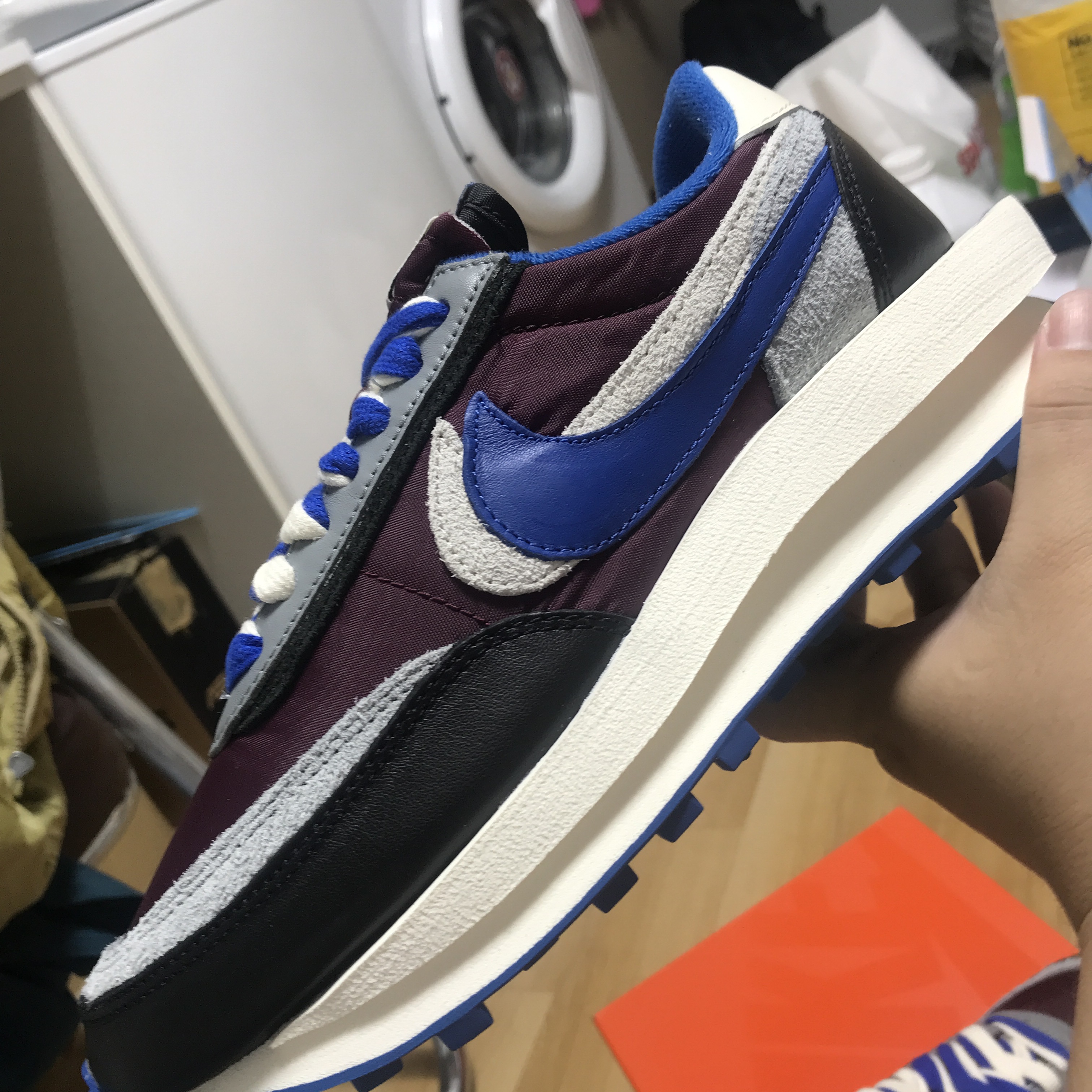 Nike x Sacai x Undercover LDWaffle Night Maroon Team Royal 착용 스타일 - 5
