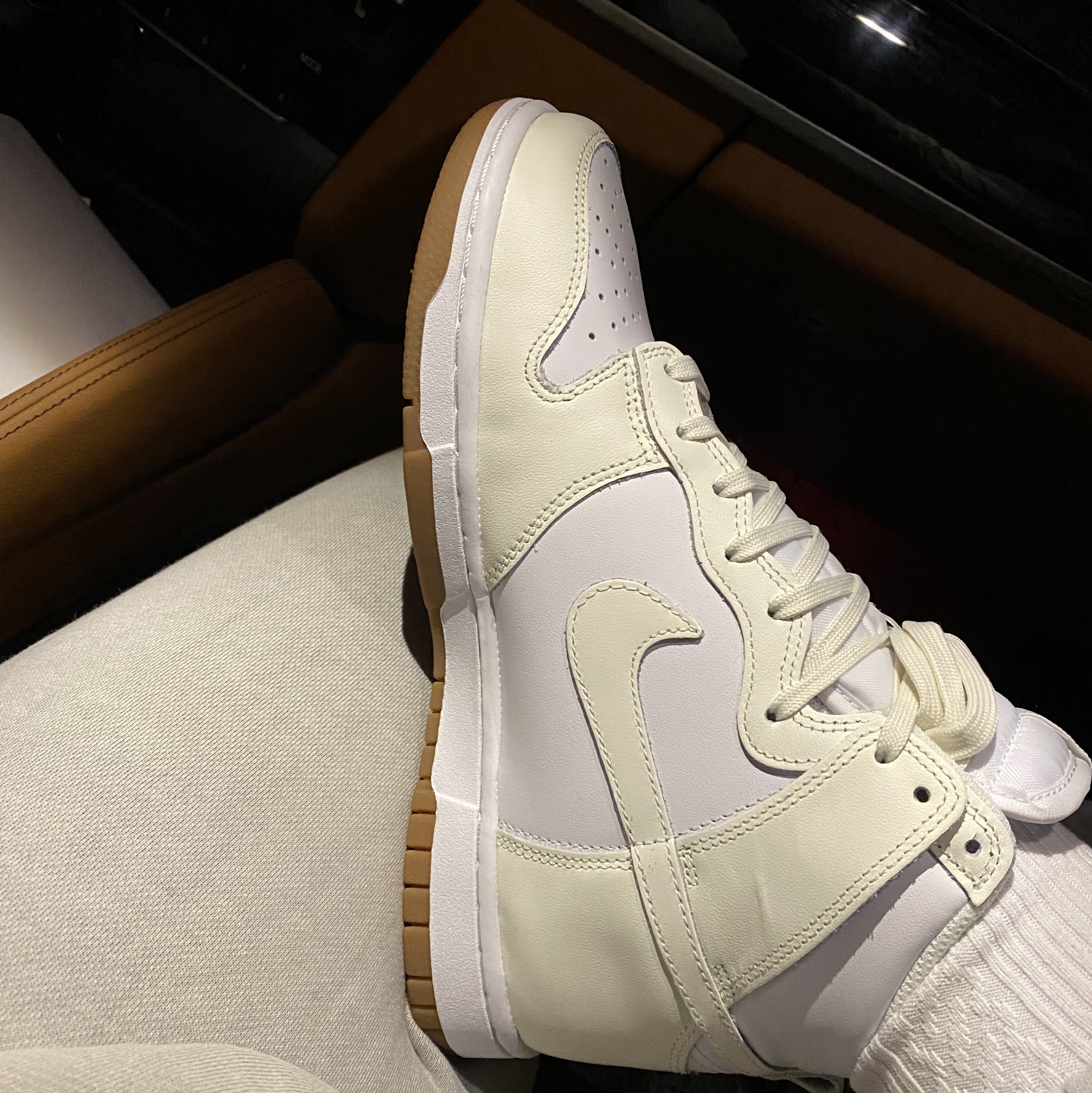 (W) Nike Dunk High Sail Gum 착용 스타일 - 3