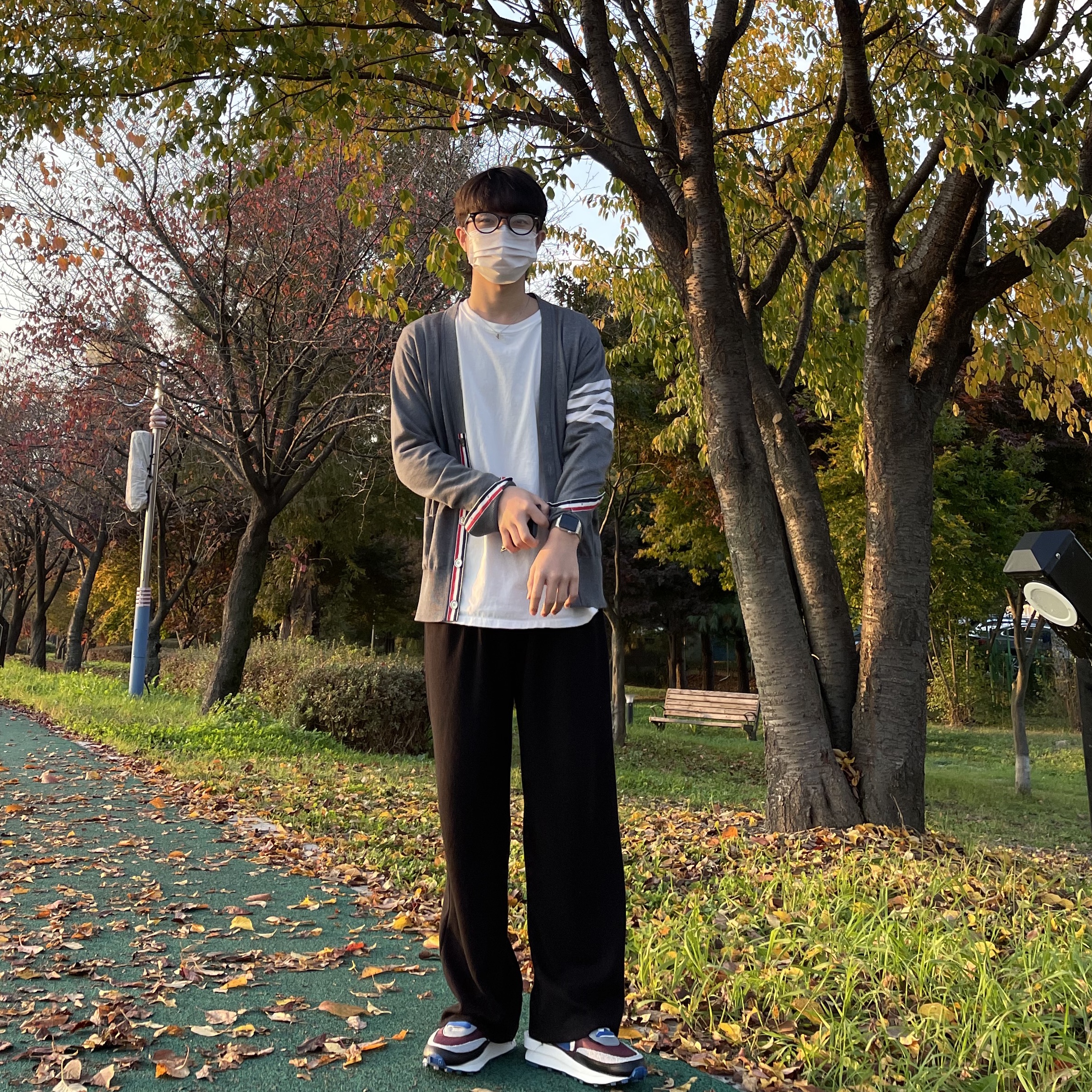 Nike x Sacai x Undercover LDWaffle Night Maroon Team Royal 착용 스타일 - 2