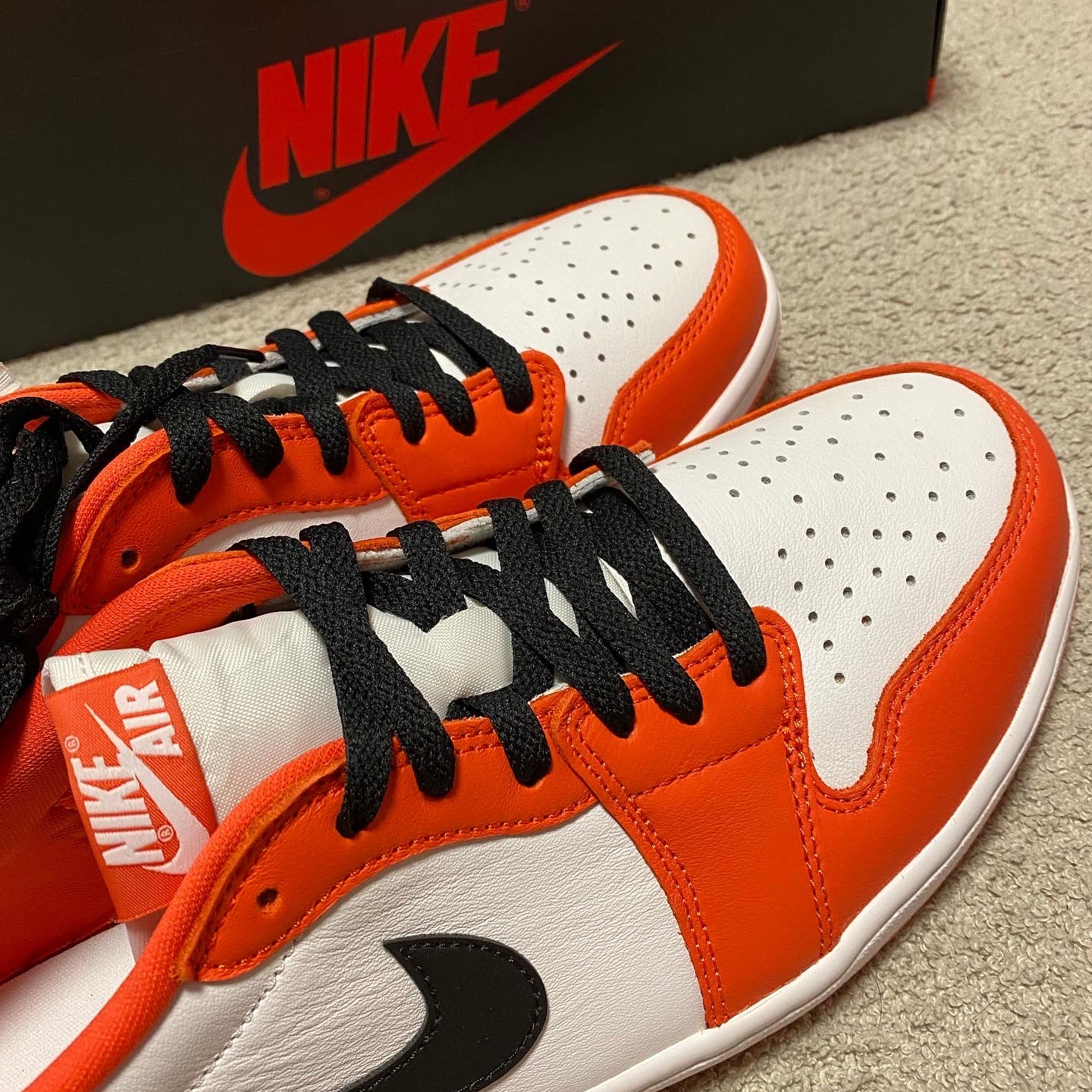 Jordan 1 Low OG Starfish 착용 스타일 - 3