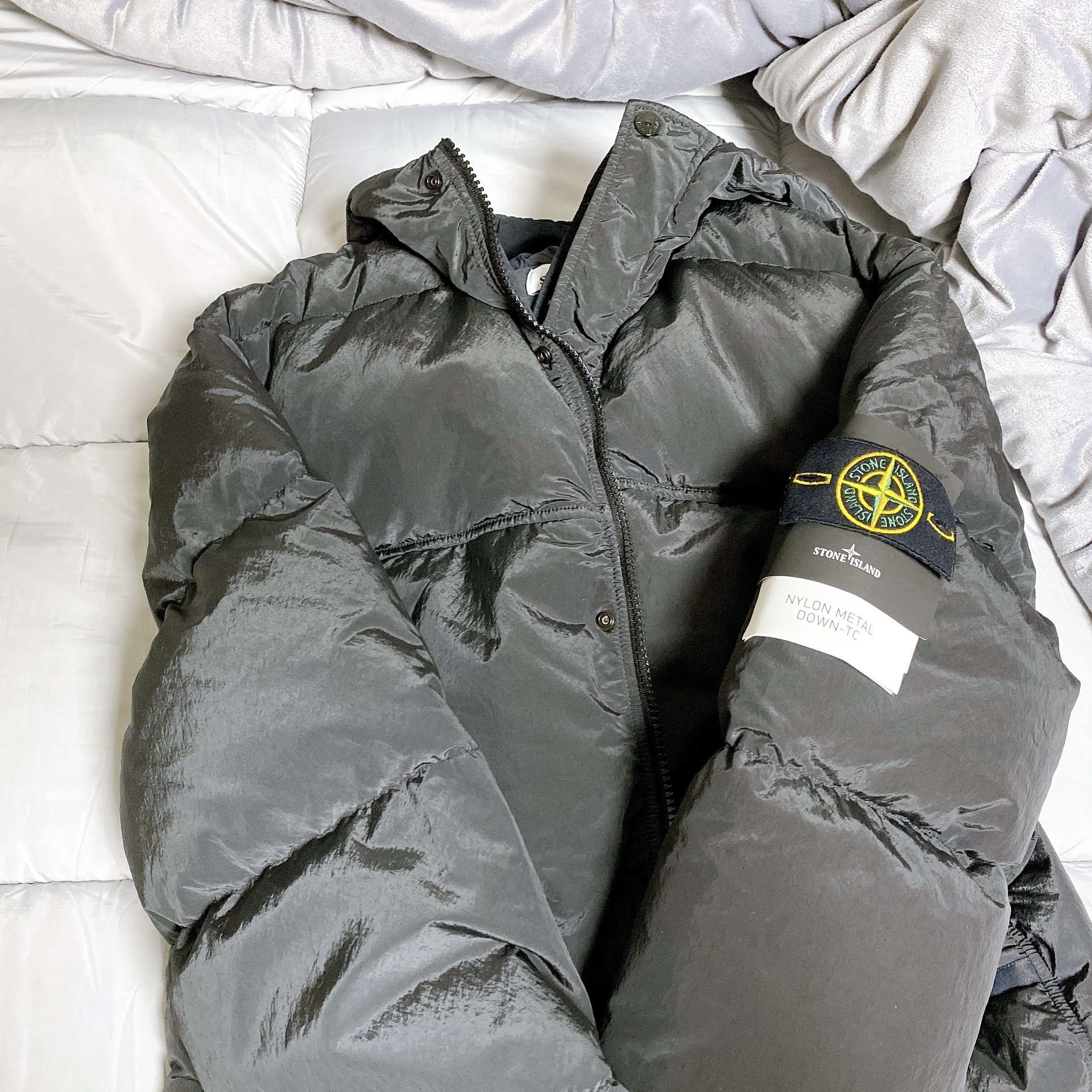 Stone Island 44508 Nylon Metal Down-TC Jacket Dark Grey - 21FW 착용 스타일 - 2