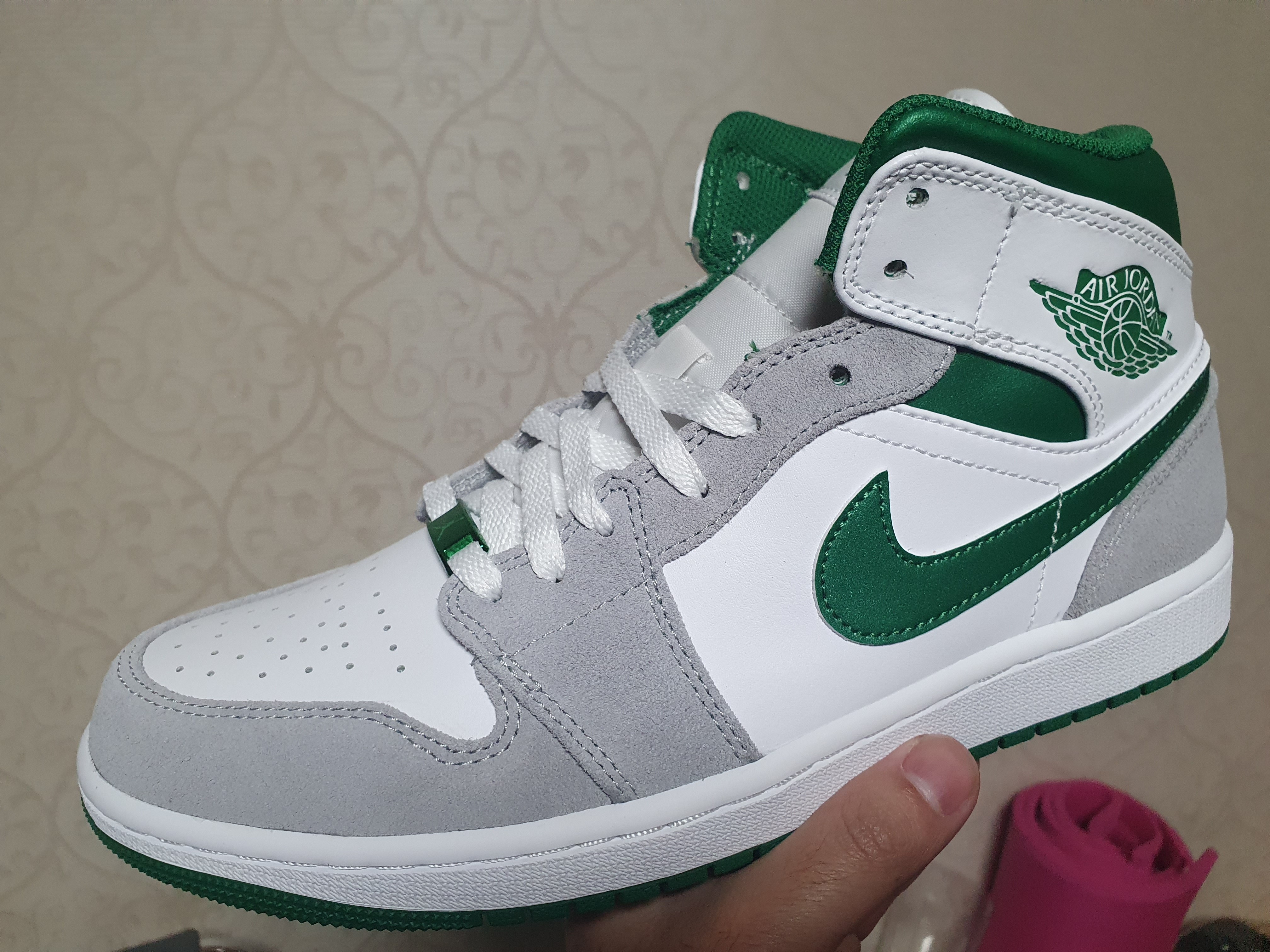 Jordan 1 Mid SE Pine Green Light Smoke Grey 착용 스타일