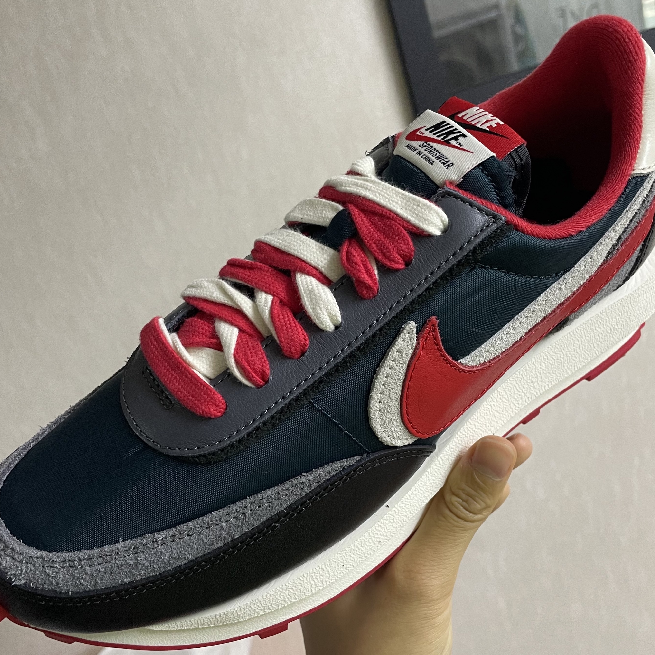 Nike x Sacai x Undercover LDWaffle Midnight Spruce University Red 착용 스타일 - 3