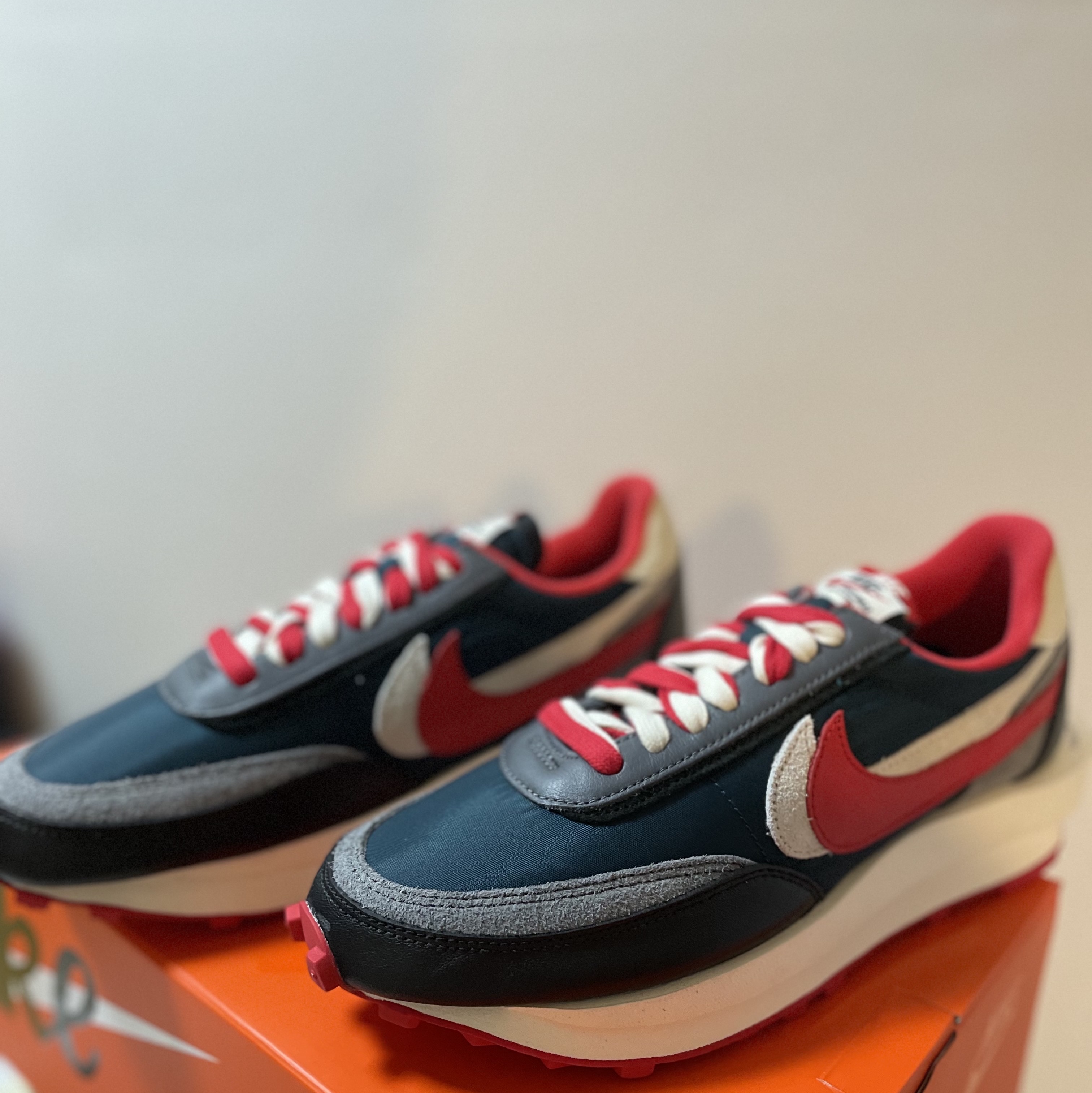Nike x Sacai x Undercover LDWaffle Midnight Spruce University Red 착용 스타일