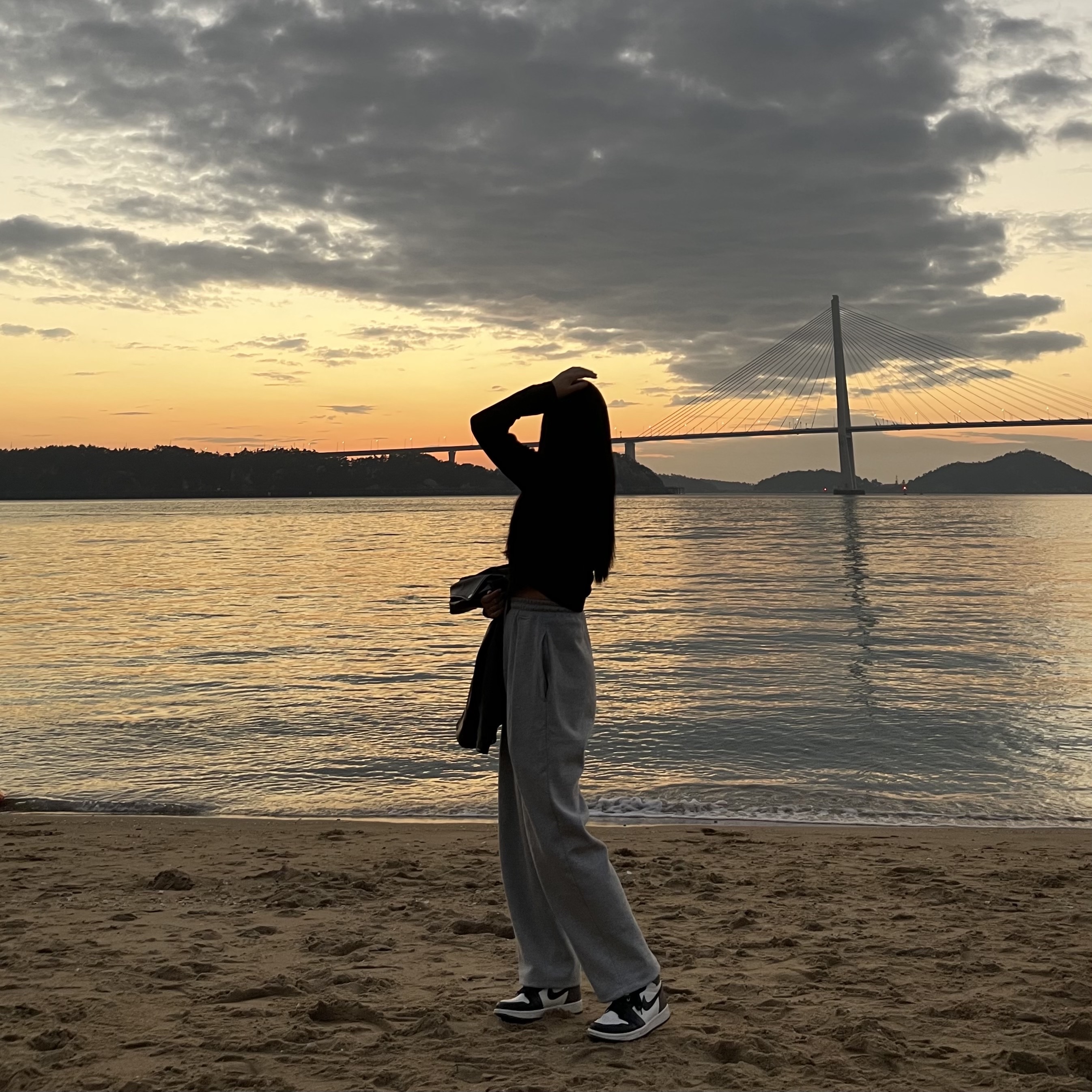 Jordan 1 Retro High OG Black Mocha, Apple Watch Nike SE 40mm GPS Space Gray Aluminum Case with Nike Sport Band USB C  Anthracite Black (Korean Ver.) 착용 스타일