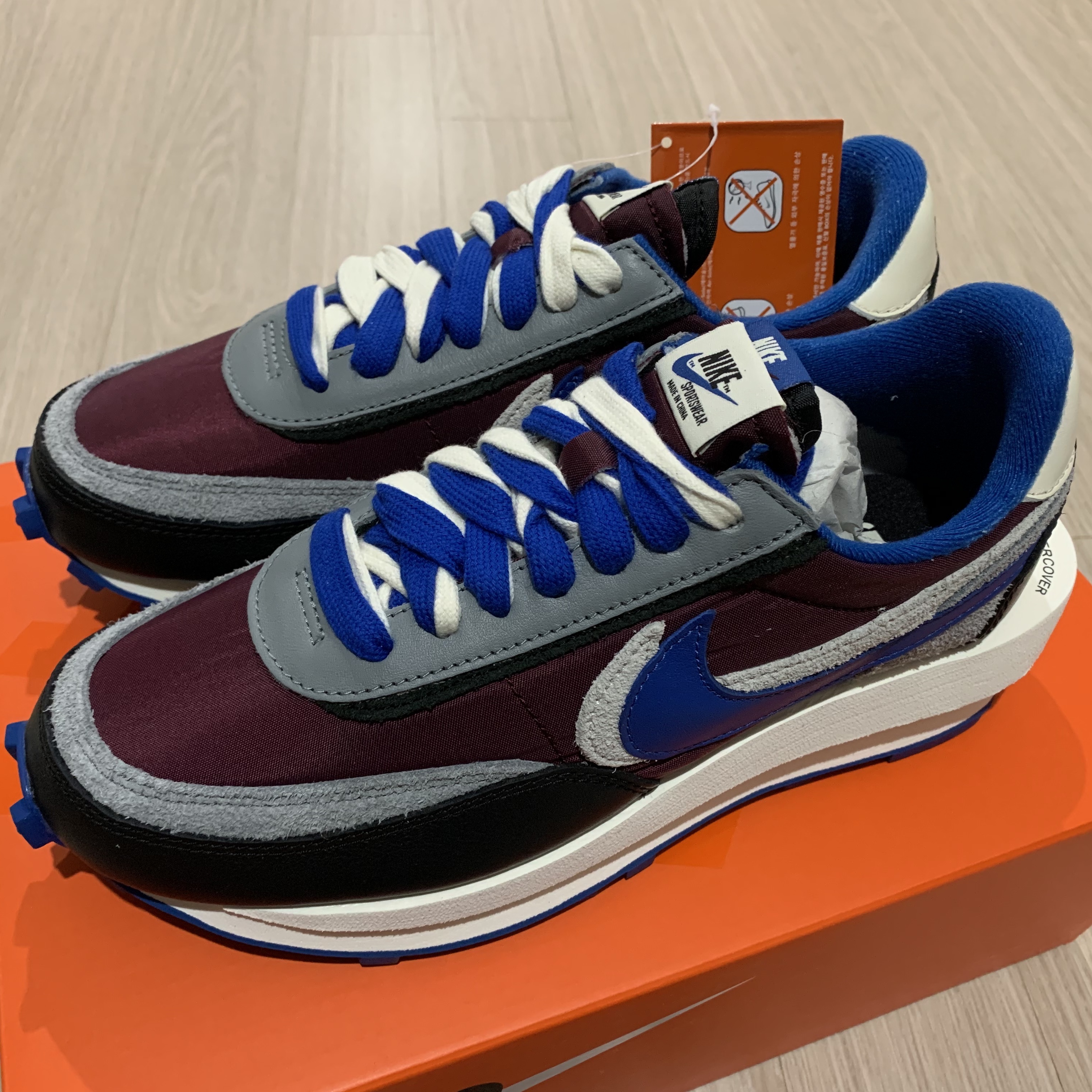 Nike x Sacai x Undercover LDWaffle Night Maroon Team Royal 착용 스타일 - 1
