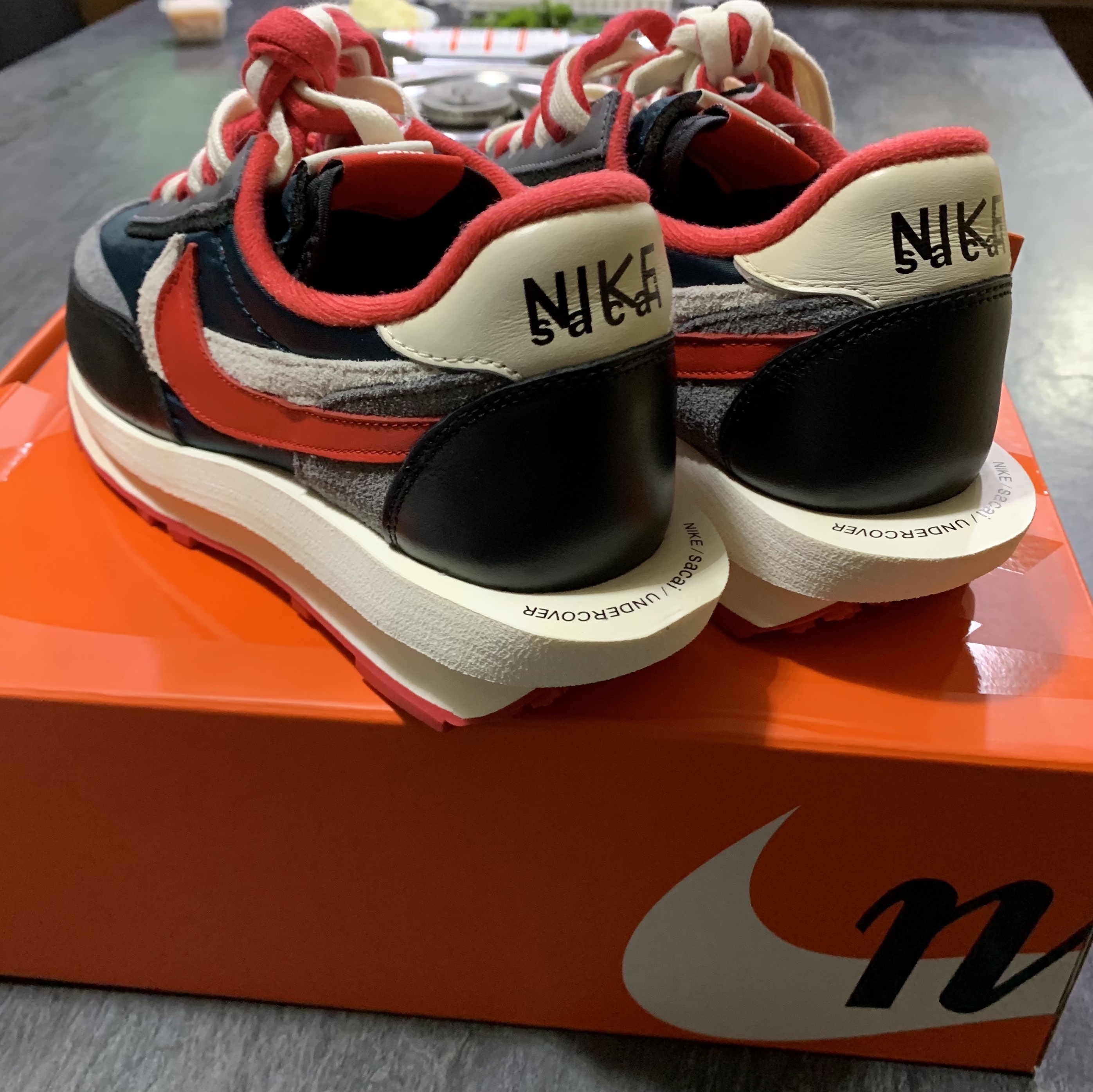Nike x Sacai x Undercover LDWaffle Midnight Spruce University Red 착용 스타일 - 3