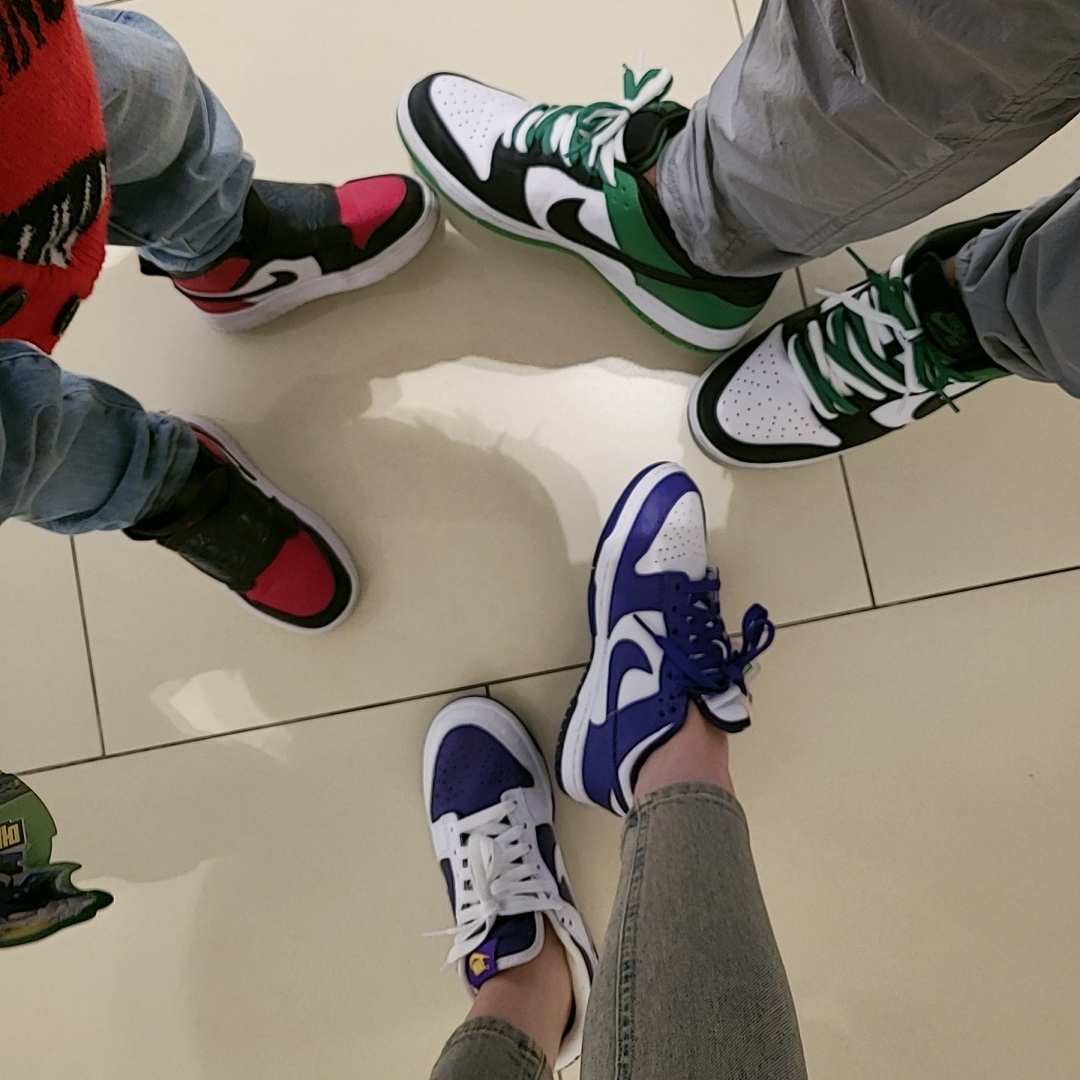 (PS) Sky Jordan 1 White Black University Red, (W) Nike Dunk Low SE Flip 착용 스타일