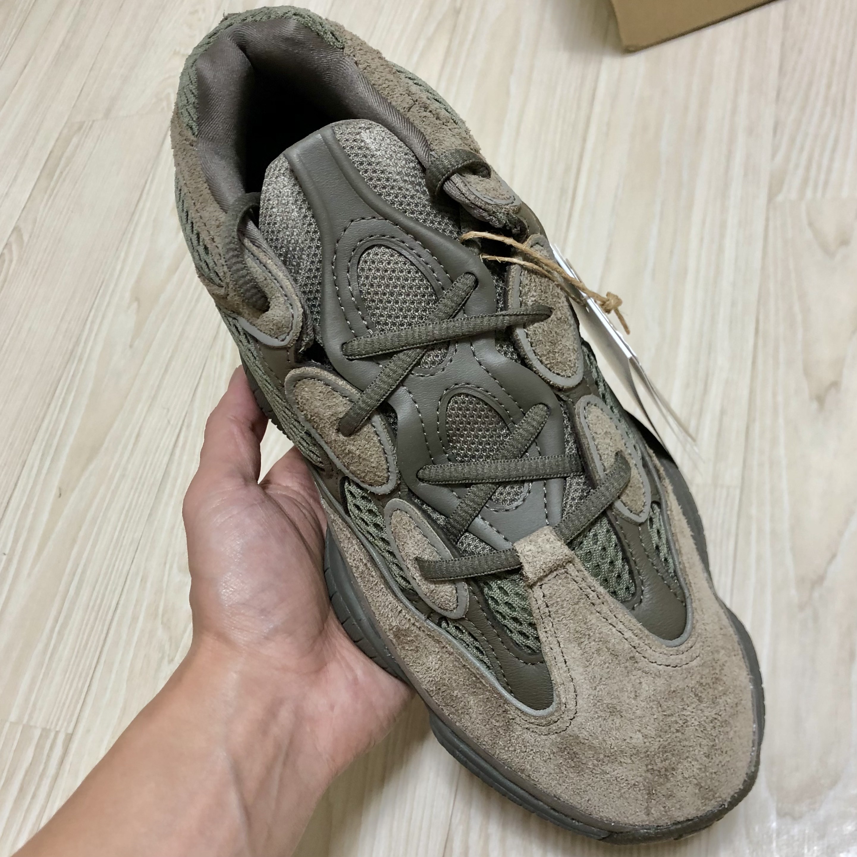 Adidas Yeezy 500 Clay Brown 착용 스타일 - 2
