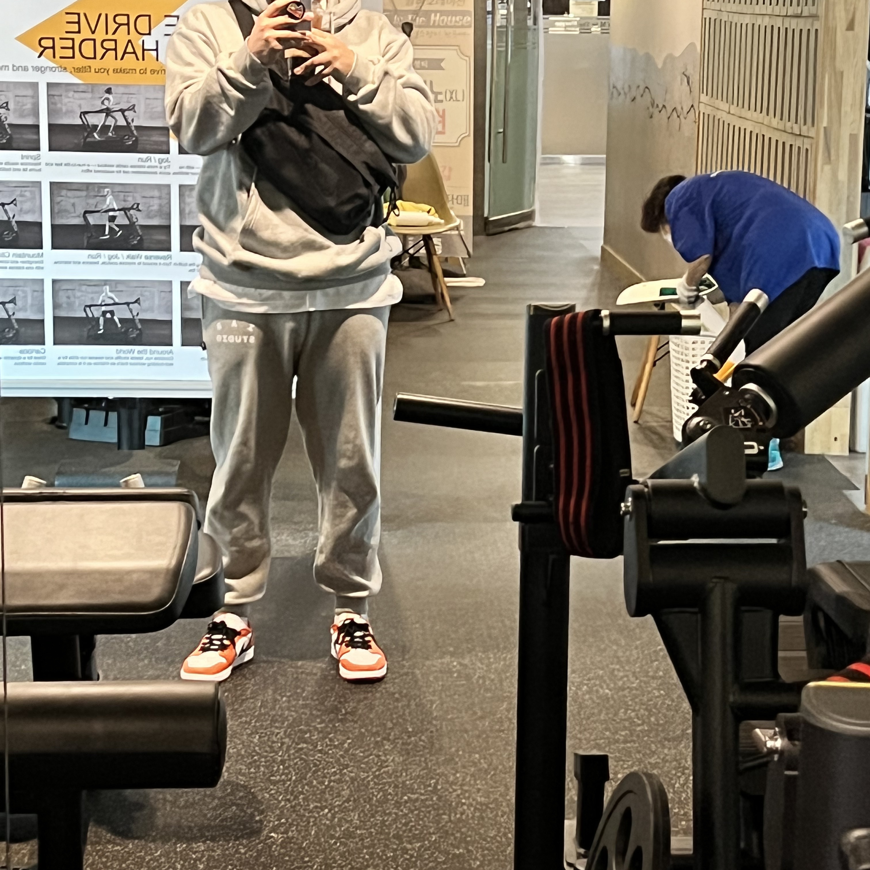 Jordan 1 Low OG Starfish, IAB Studio Sweatpants Gray - 21SS 착용 스타일 - 2