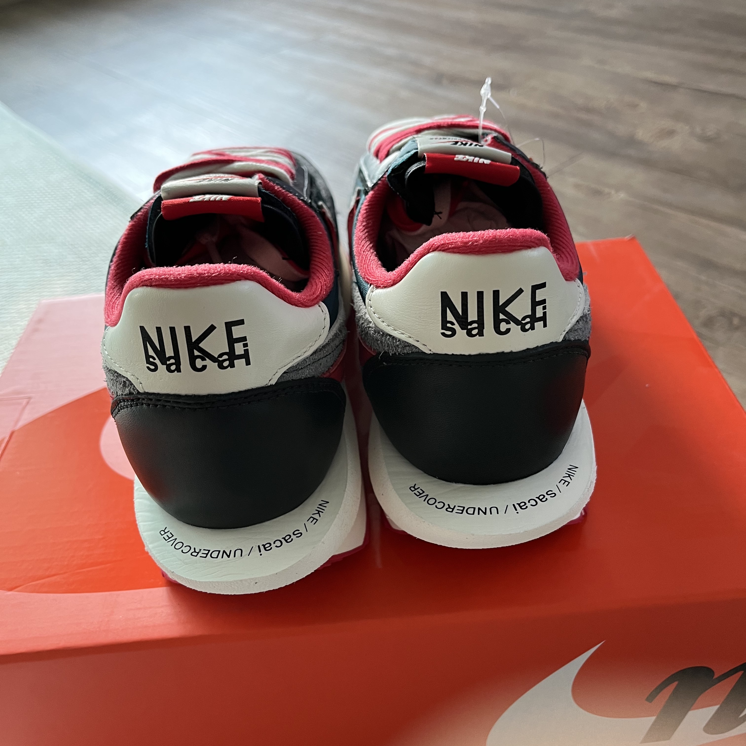 Nike x Sacai x Undercover LDWaffle Midnight Spruce University Red 착용 스타일 - 2