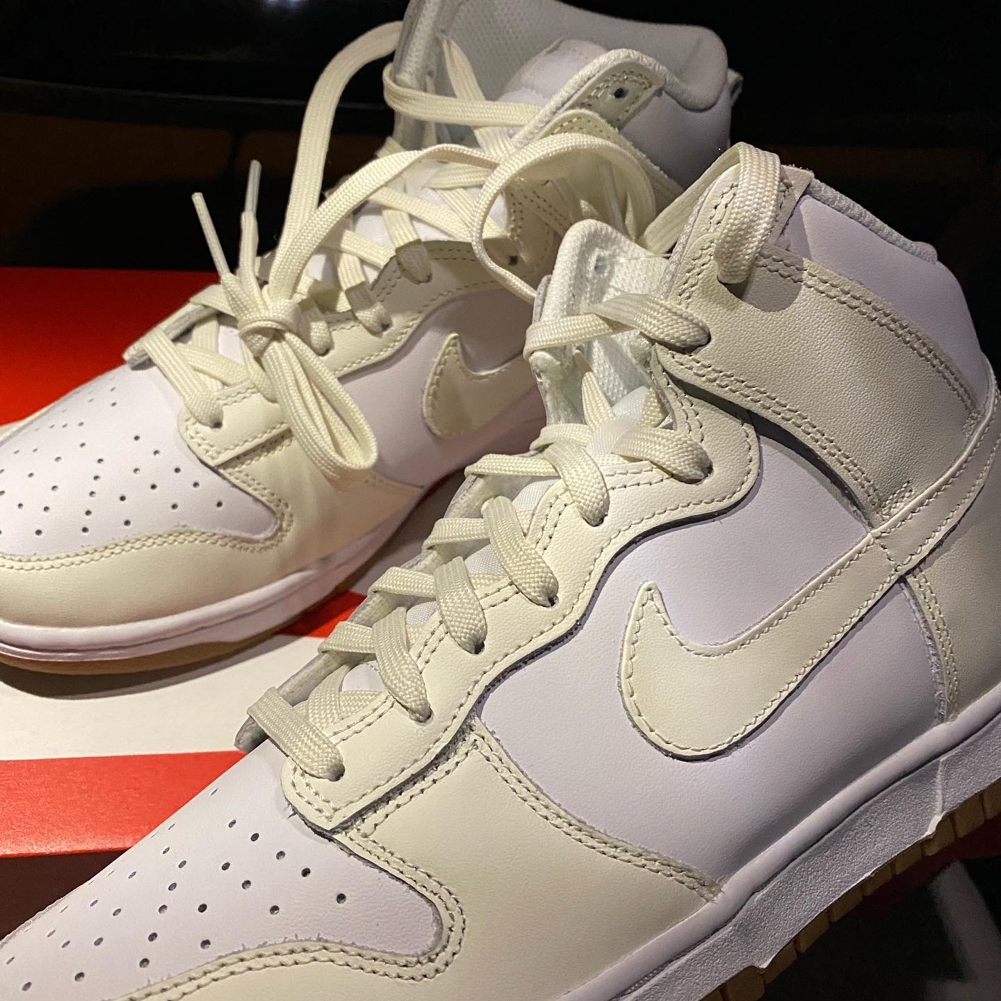 (W) Nike Dunk High Sail Gum 착용 스타일 - 1