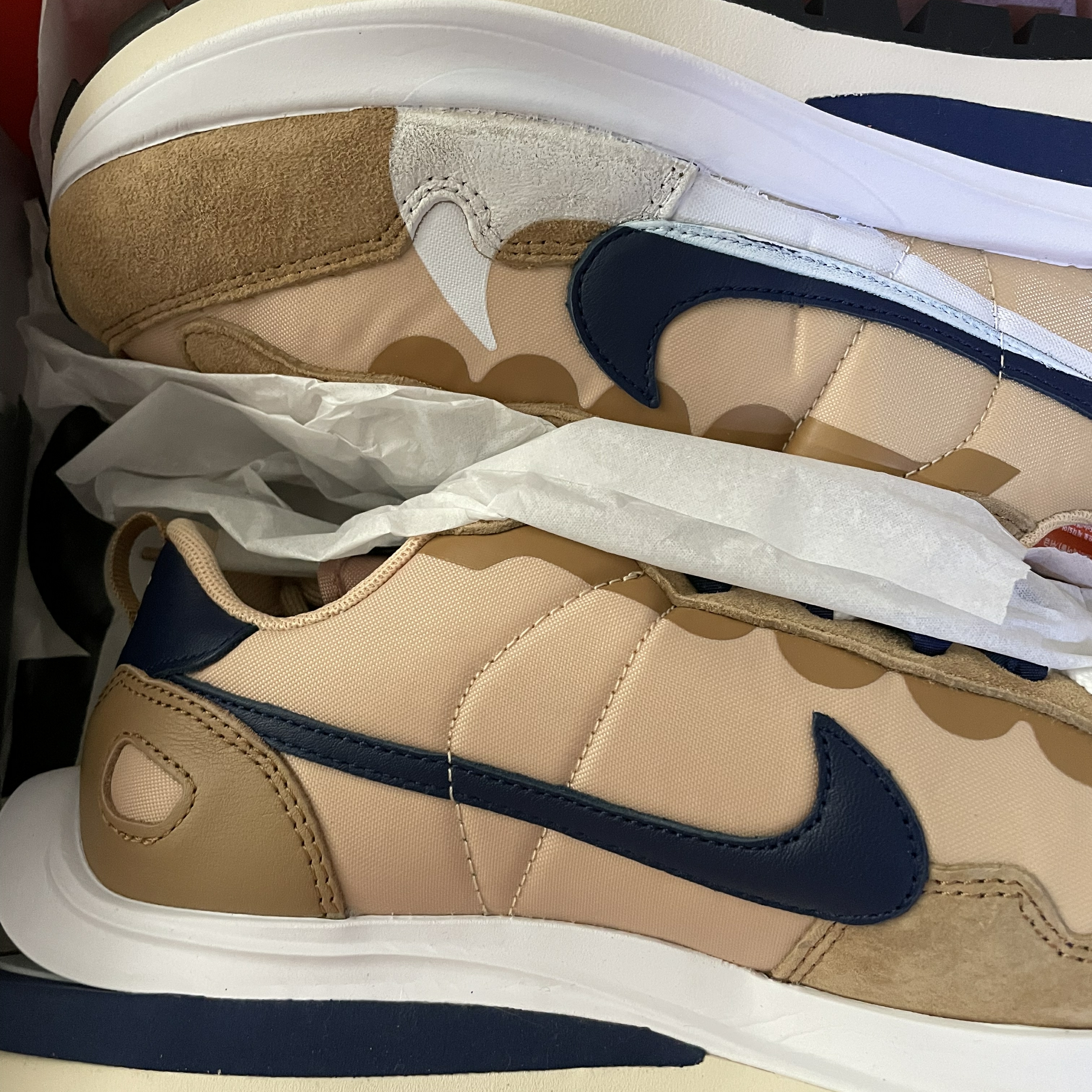 Nike x Sacai VaporWaffle Sesame and Blue Void 착용 스타일