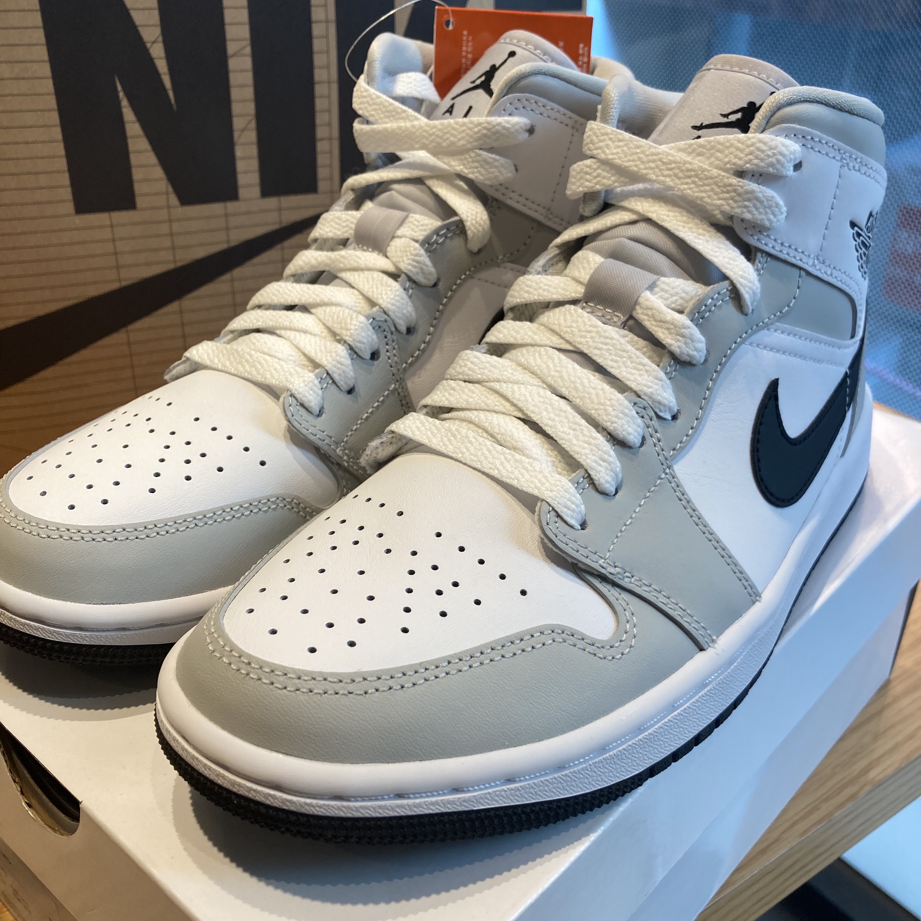 (W) Jordan 1 Mid Grey Fog 착용 스타일 - 2