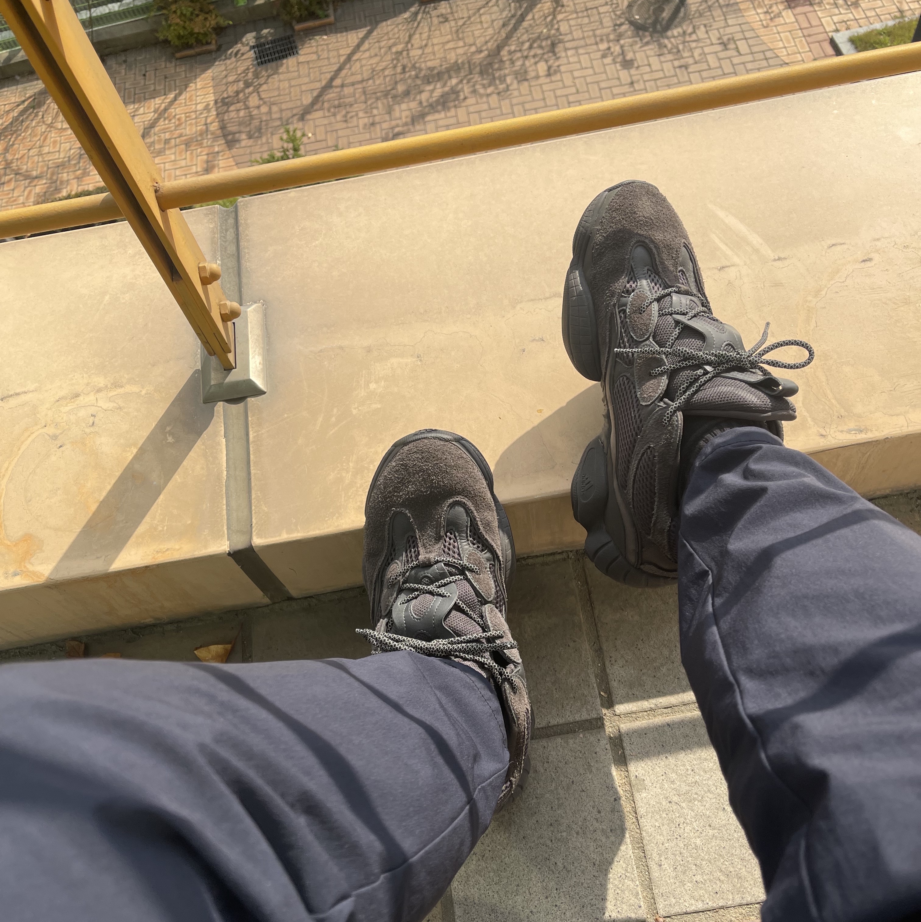 Adidas Yeezy 500 Utility Black 2018/2020 착용 스타일