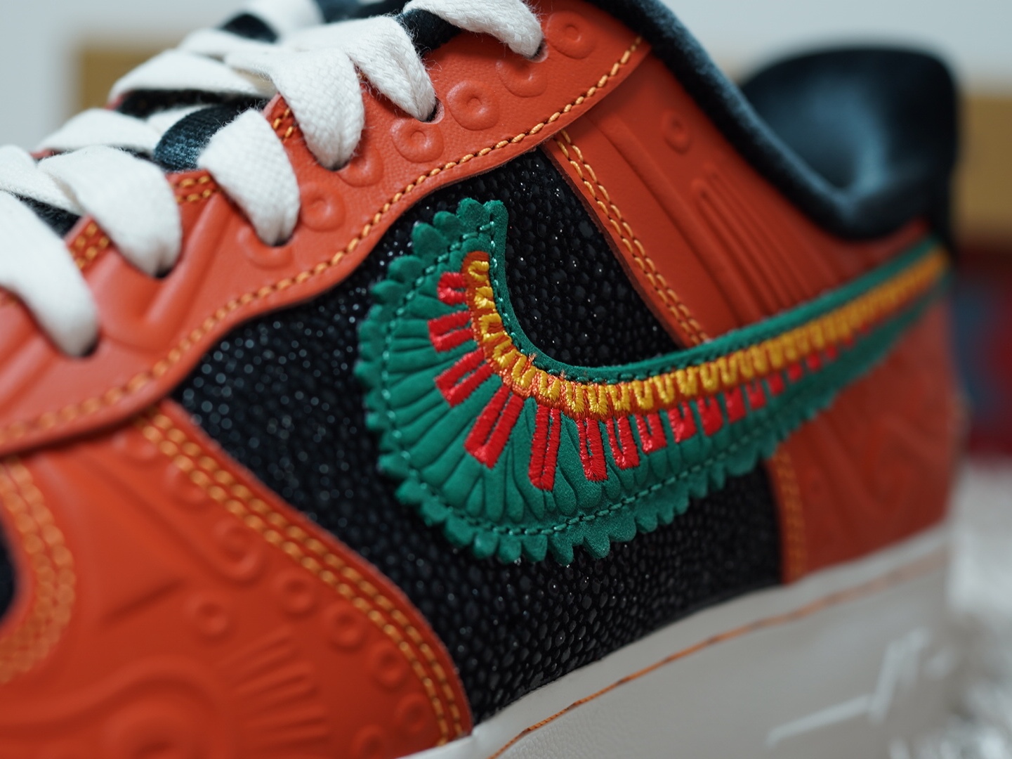 Nike Air Force 1 '07 LX Siempre Familia 착용 스타일 - 3