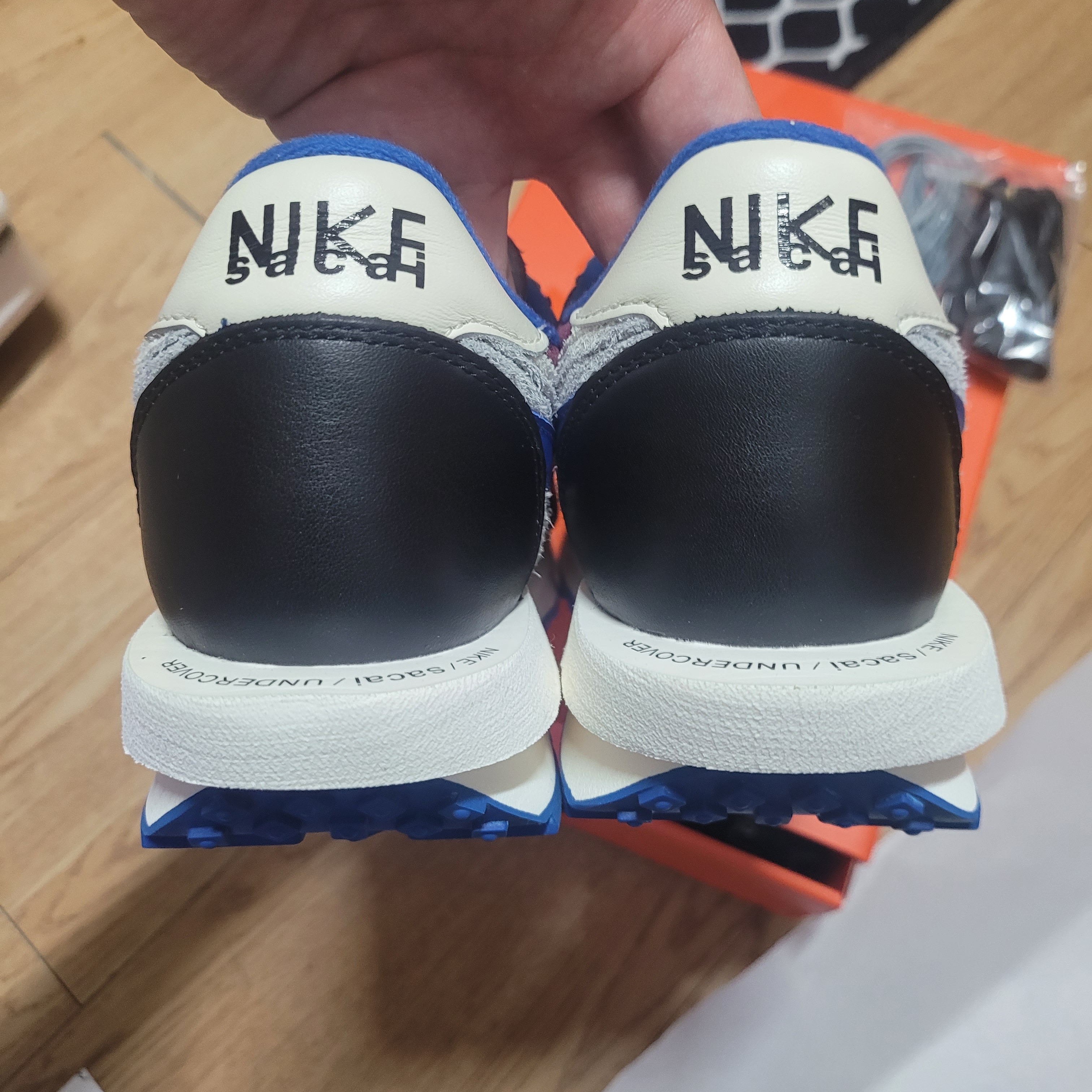 Nike x Sacai x Undercover LDWaffle Night Maroon Team Royal 착용 스타일 - 3