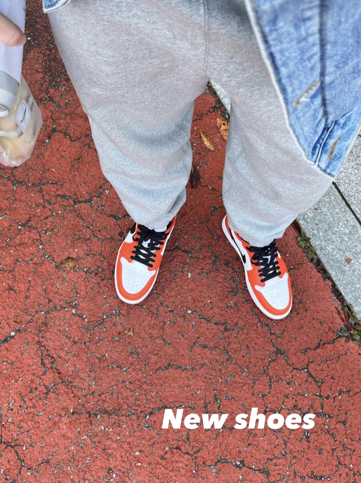 Jordan 1 Low OG Starfish, Nike NRG Solo Swoosh Fleece Pants Dark Grey Heather - Asia 착용 스타일