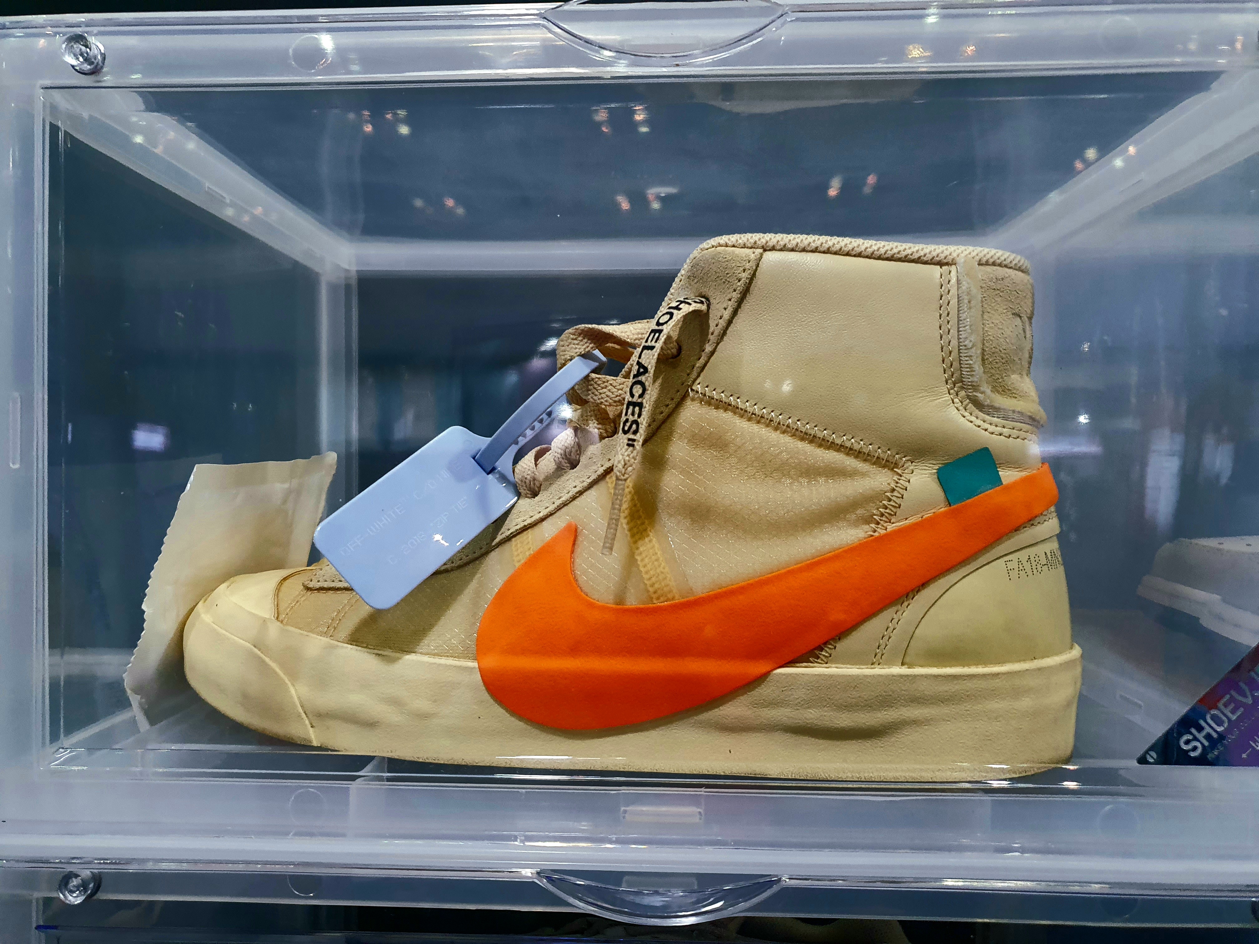 Nike x Off-White Blazer Mid Off-White All Hallow's Eve, Nike x Off-White Air Max 90 V2 Black White 착용 스타일 - 1
