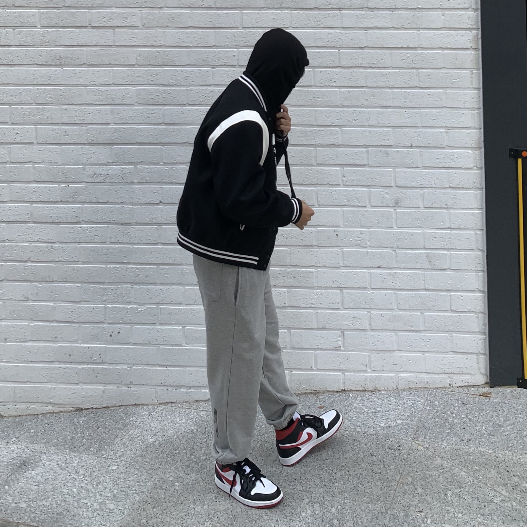 Jordan 1 Mid Gym Red Black White 착용 스타일