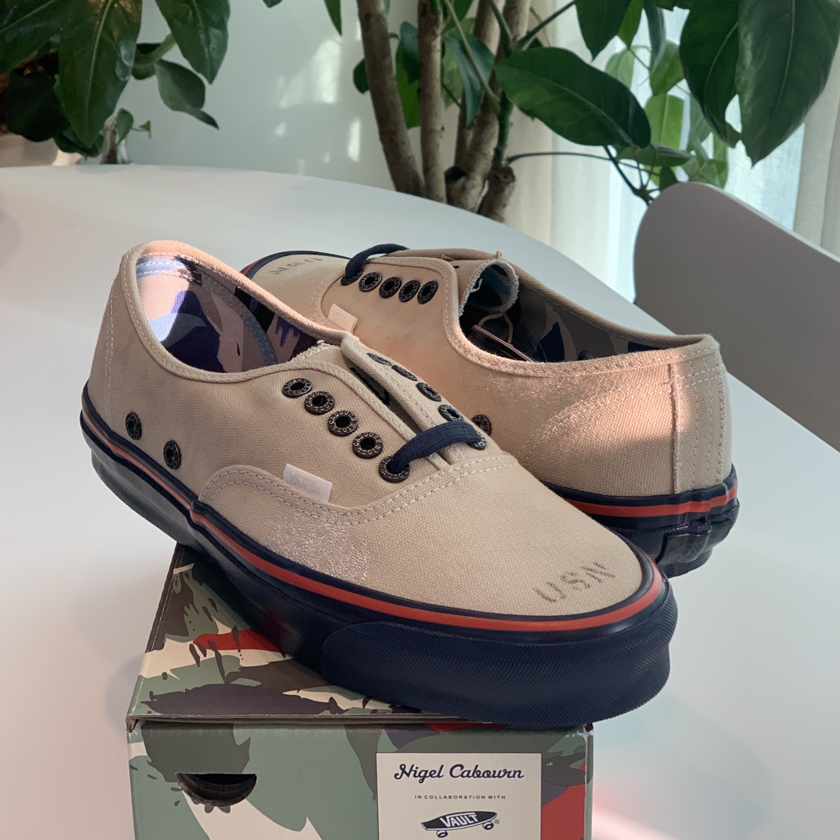 Vans Vault x Nigel Cabourn OG Authentic LX Worn White Navy 착용 스타일