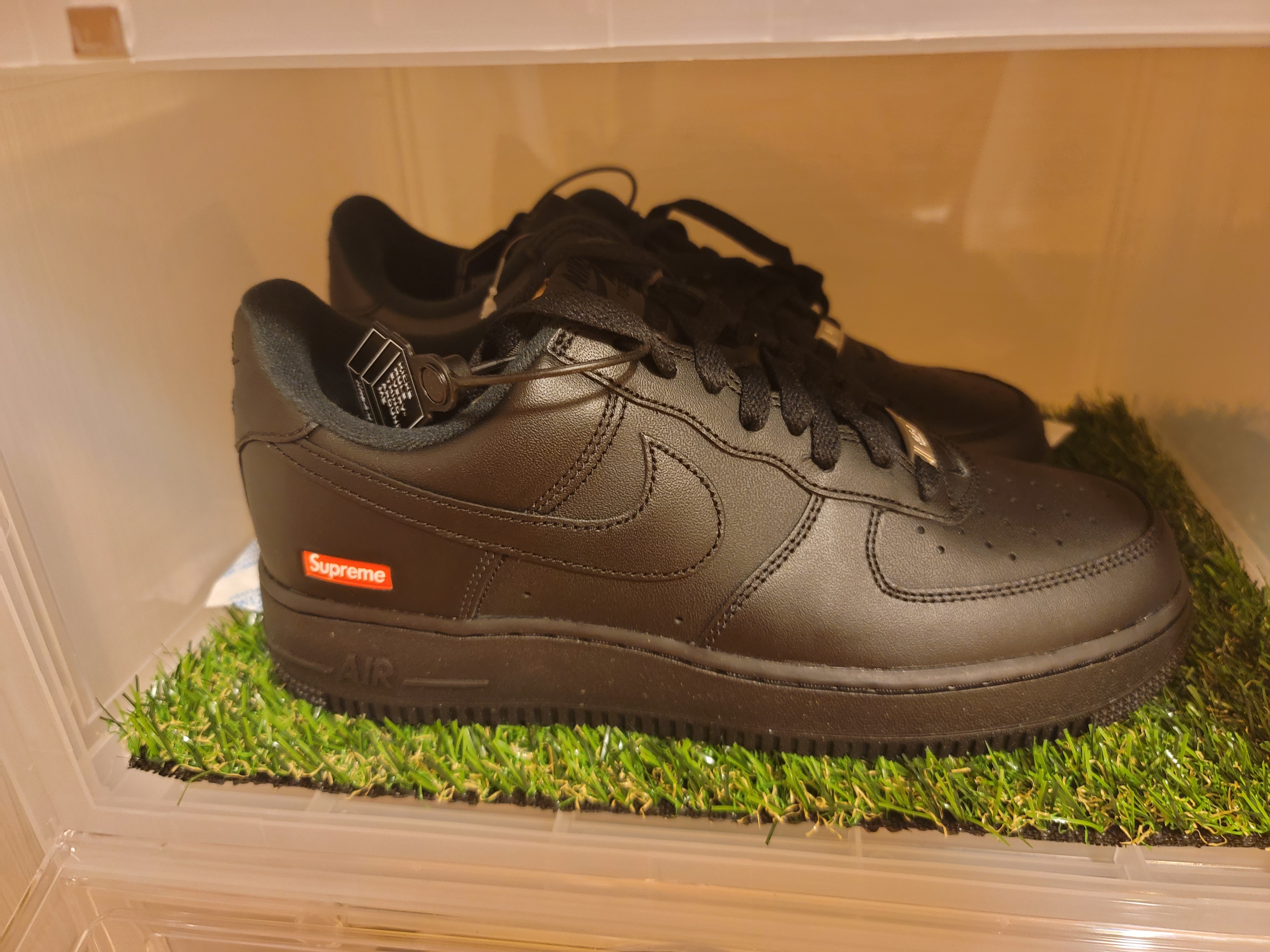 Nike x Supreme Air Force 1 Low Black 착용 스타일