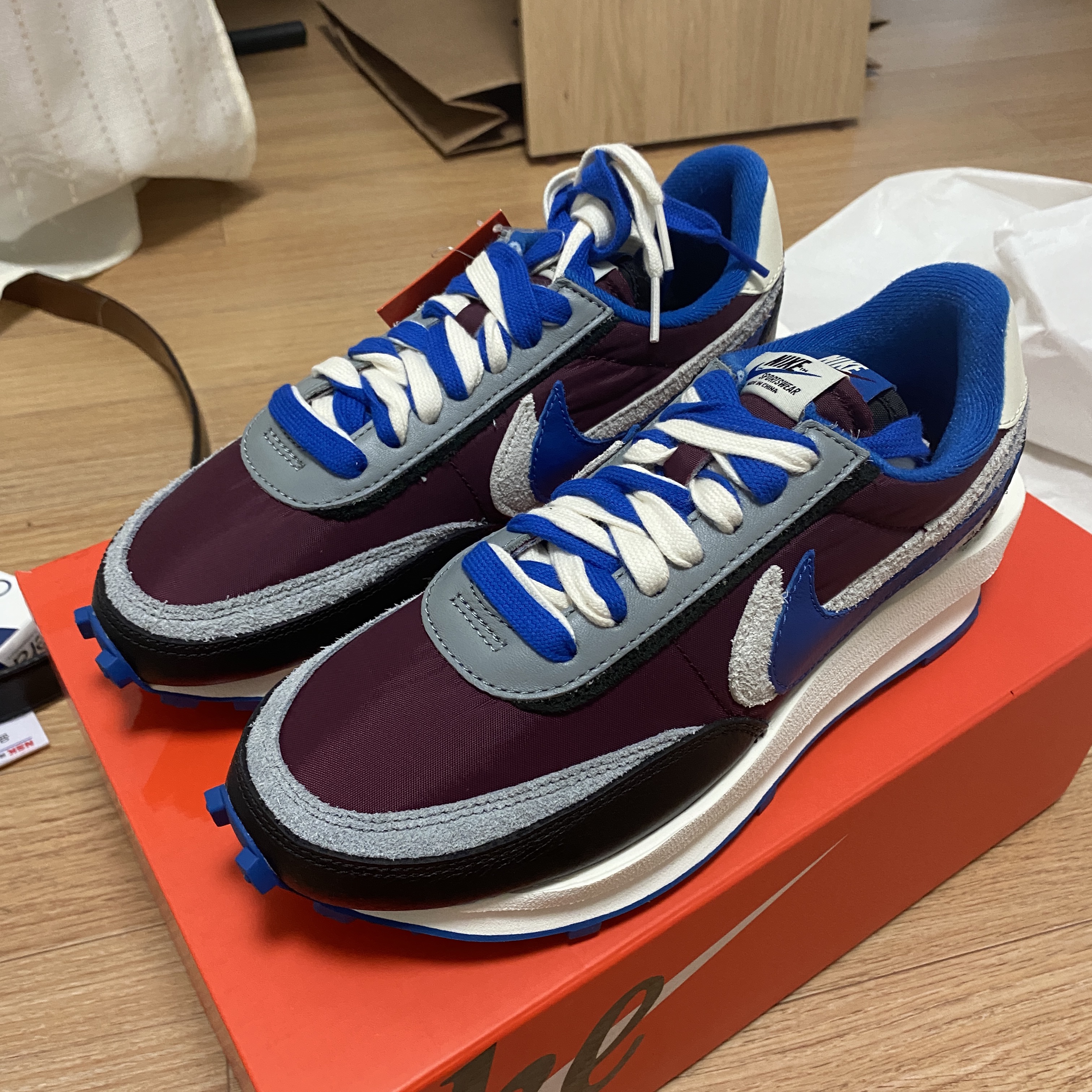 Nike x Sacai x Undercover LDWaffle Night Maroon Team Royal 착용 스타일