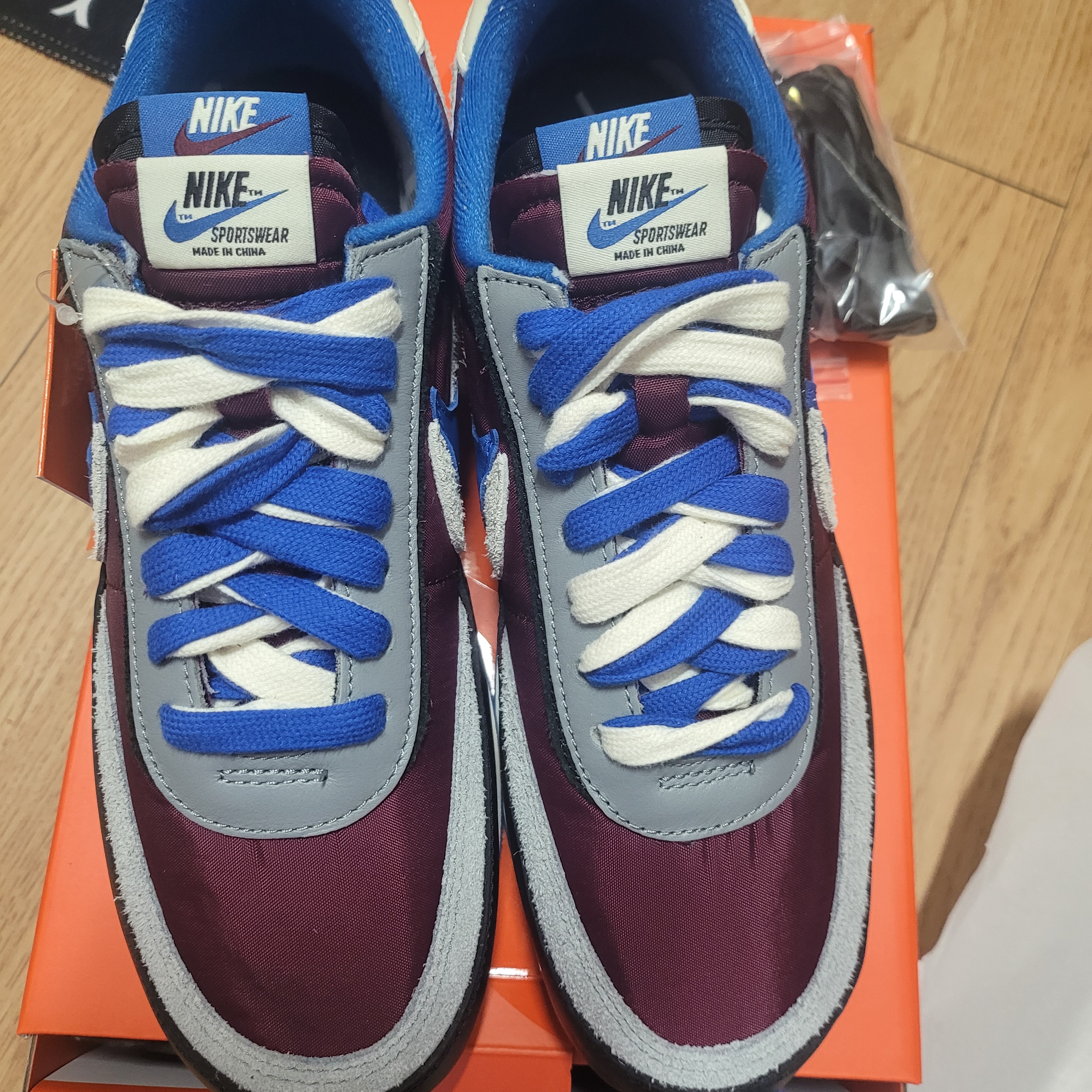 Nike x Sacai x Undercover LDWaffle Night Maroon Team Royal 착용 스타일 - 1