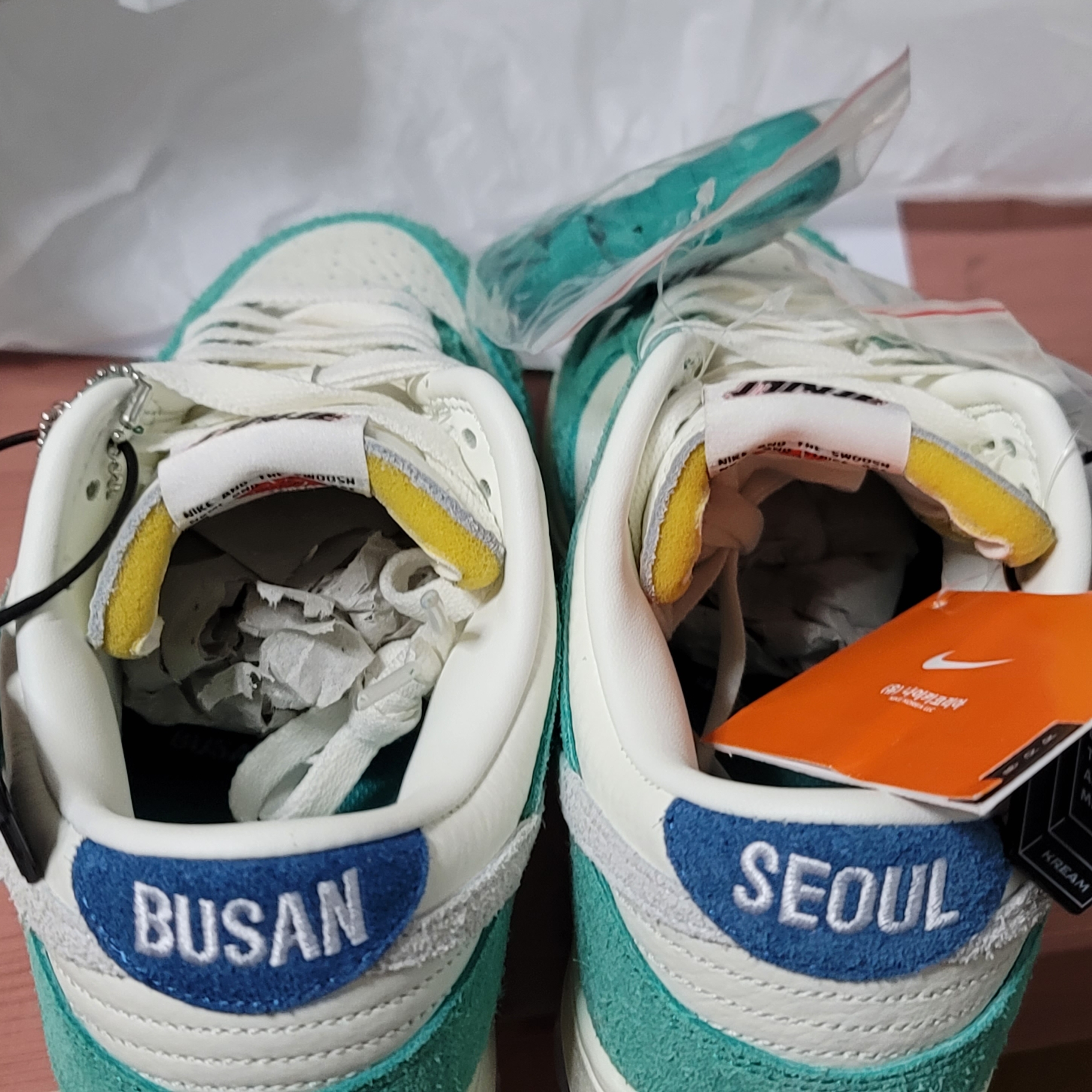 Nike x Travis Scott SB Dunk Low, Nike x Kasina Dunk Low Road Sign - Kasina Exclusive 착용 스타일 - 4