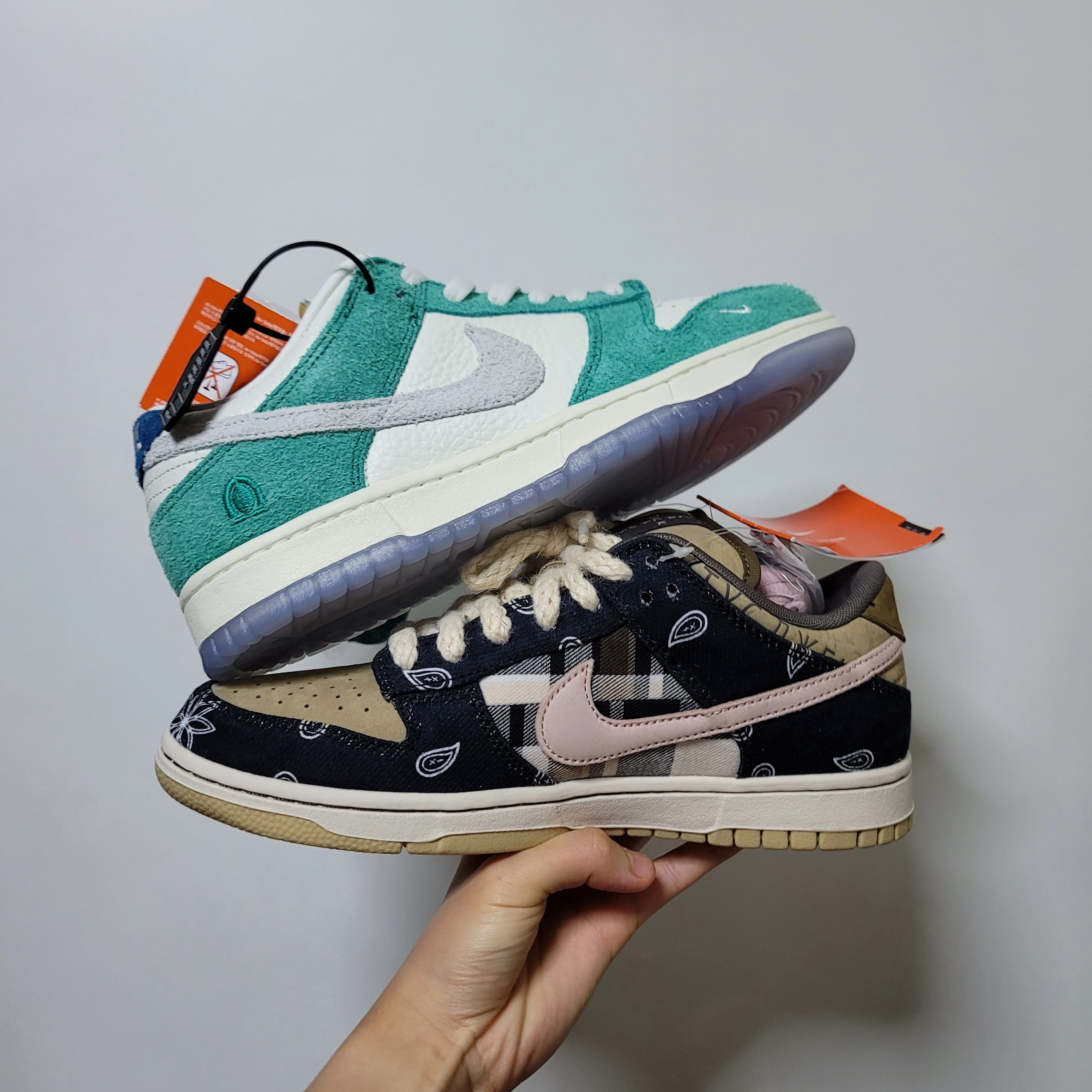 Nike x Travis Scott SB Dunk Low, Nike x Kasina Dunk Low Road Sign - Kasina Exclusive 착용 스타일 - 1