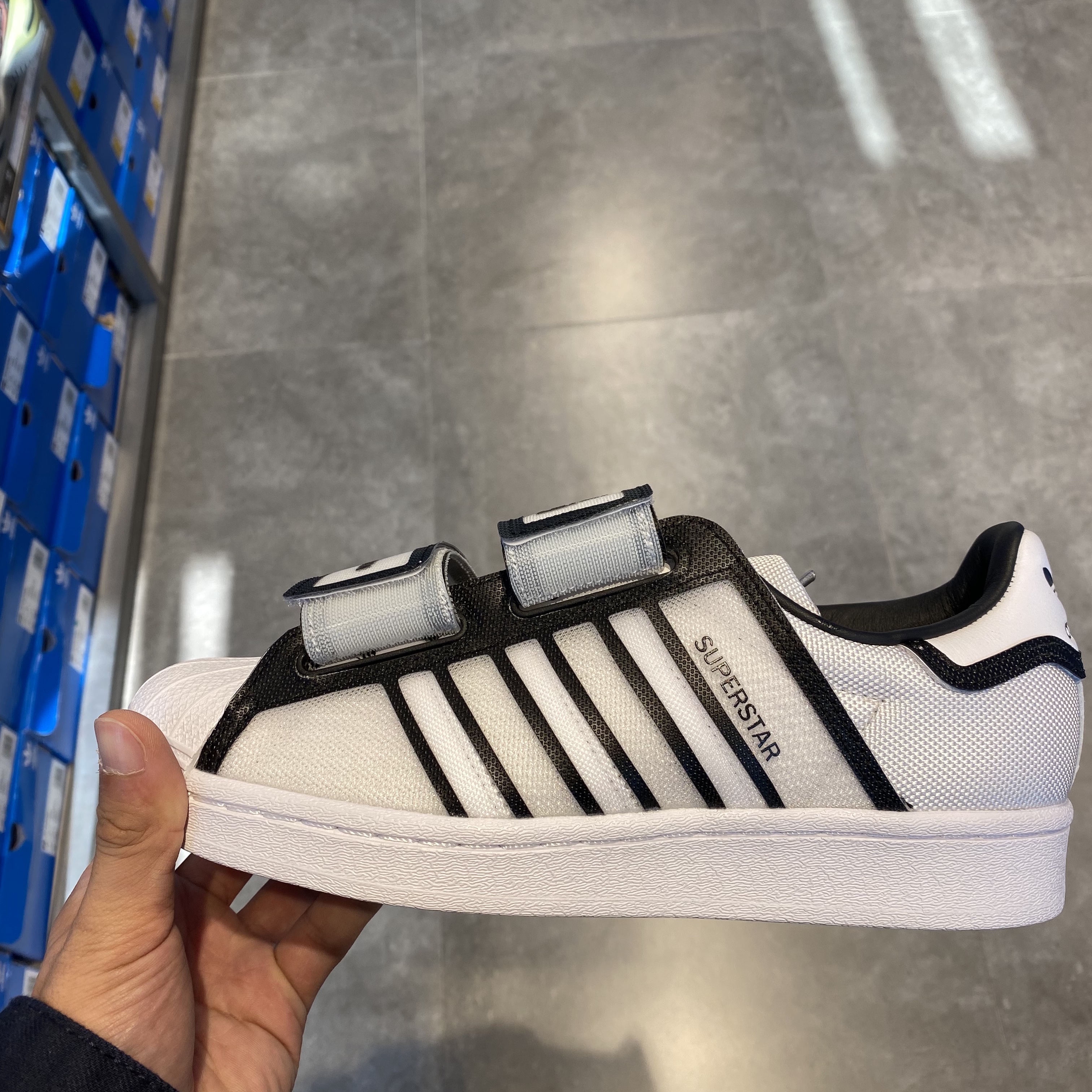 (W) Adidas x Olivia Oblanc x Ji Won Choi Superstar White Black 착용 스타일