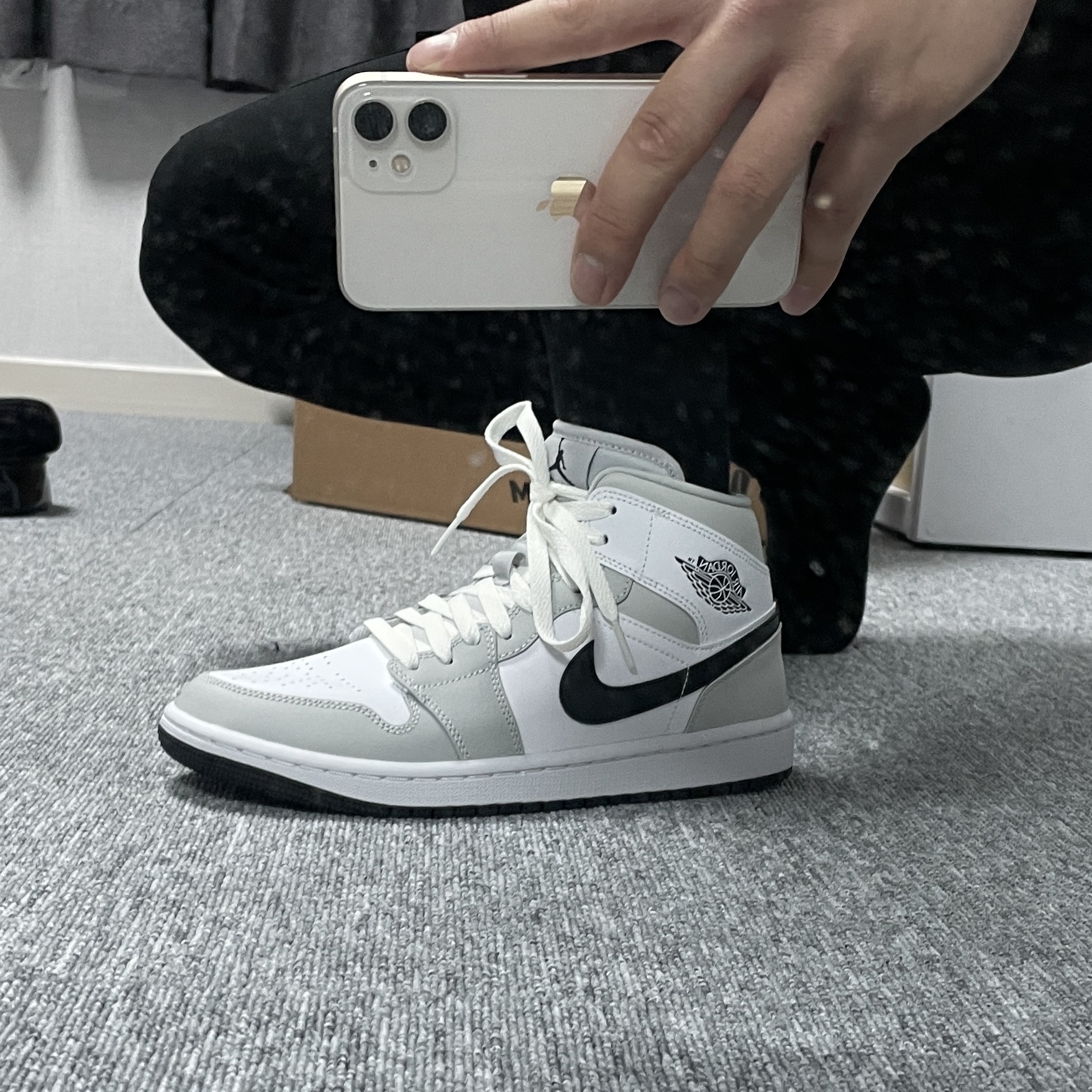 (W) Jordan 1 Mid Grey Fog 착용 스타일 - 2