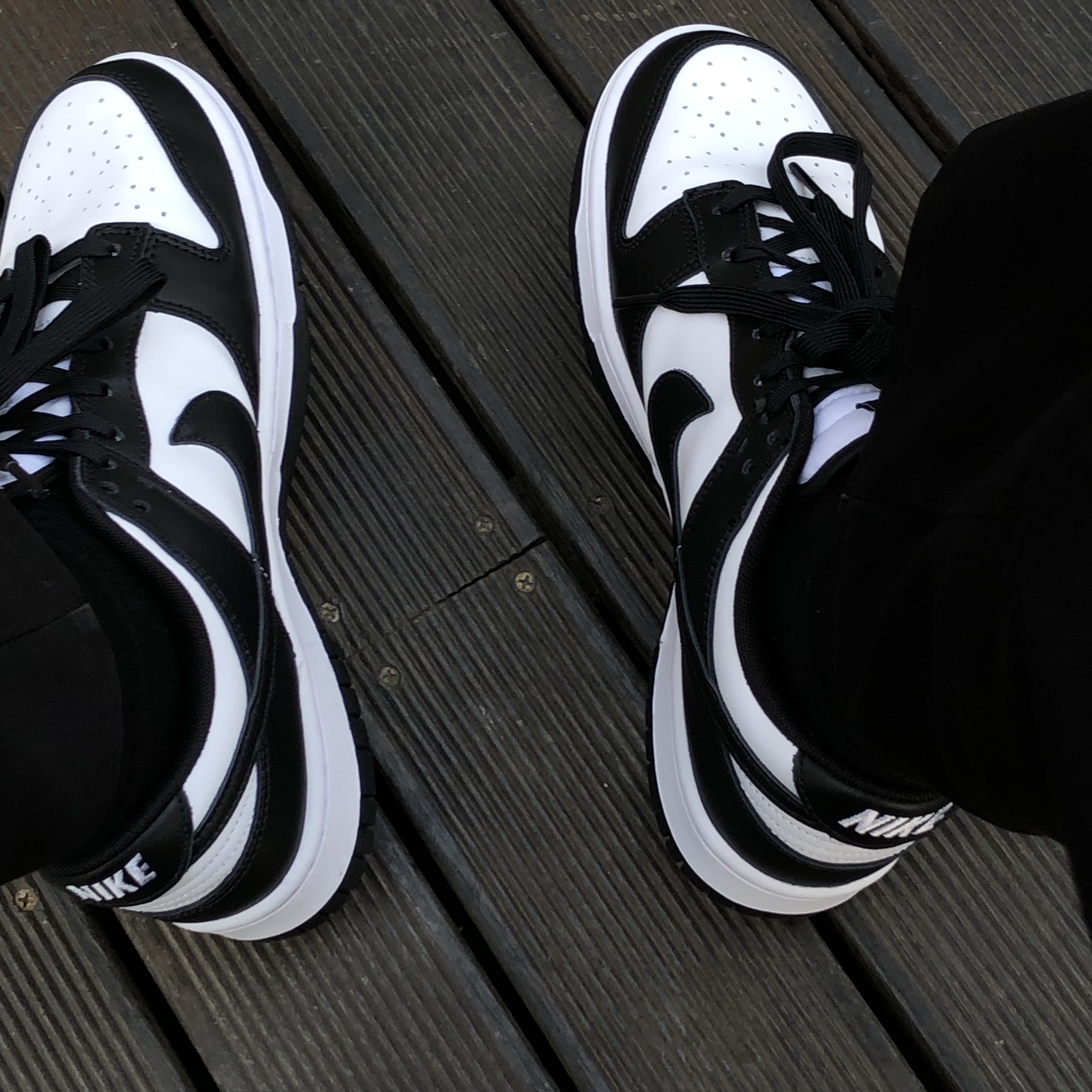 Nike Dunk Low Retro Black 착용 스타일 - 1