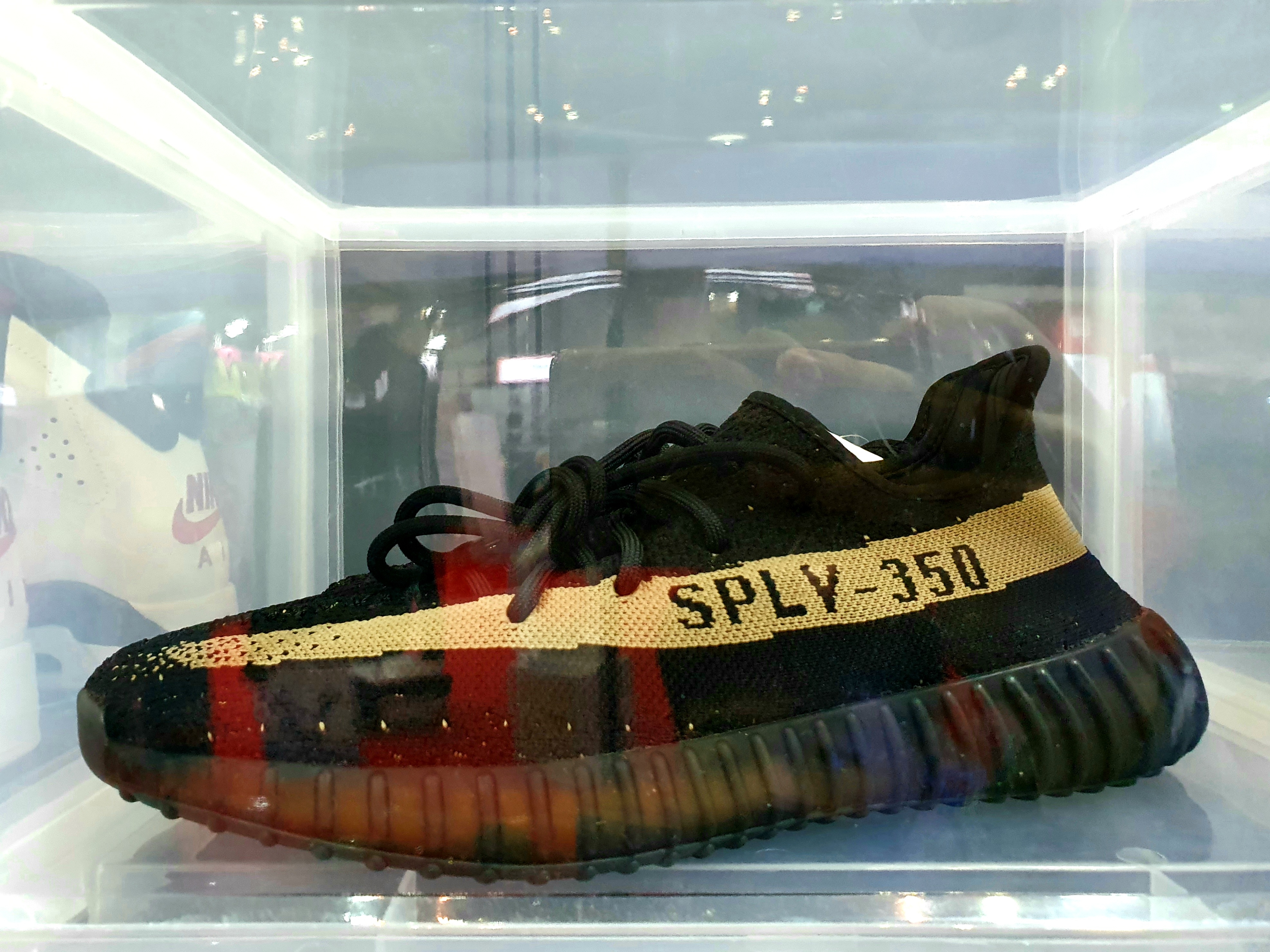Adidas Yeezy Boost 350 V2 Core Black White 2016, Adidas Yeezy Boost 350 Pirate Black 2015 착용 스타일 - 1