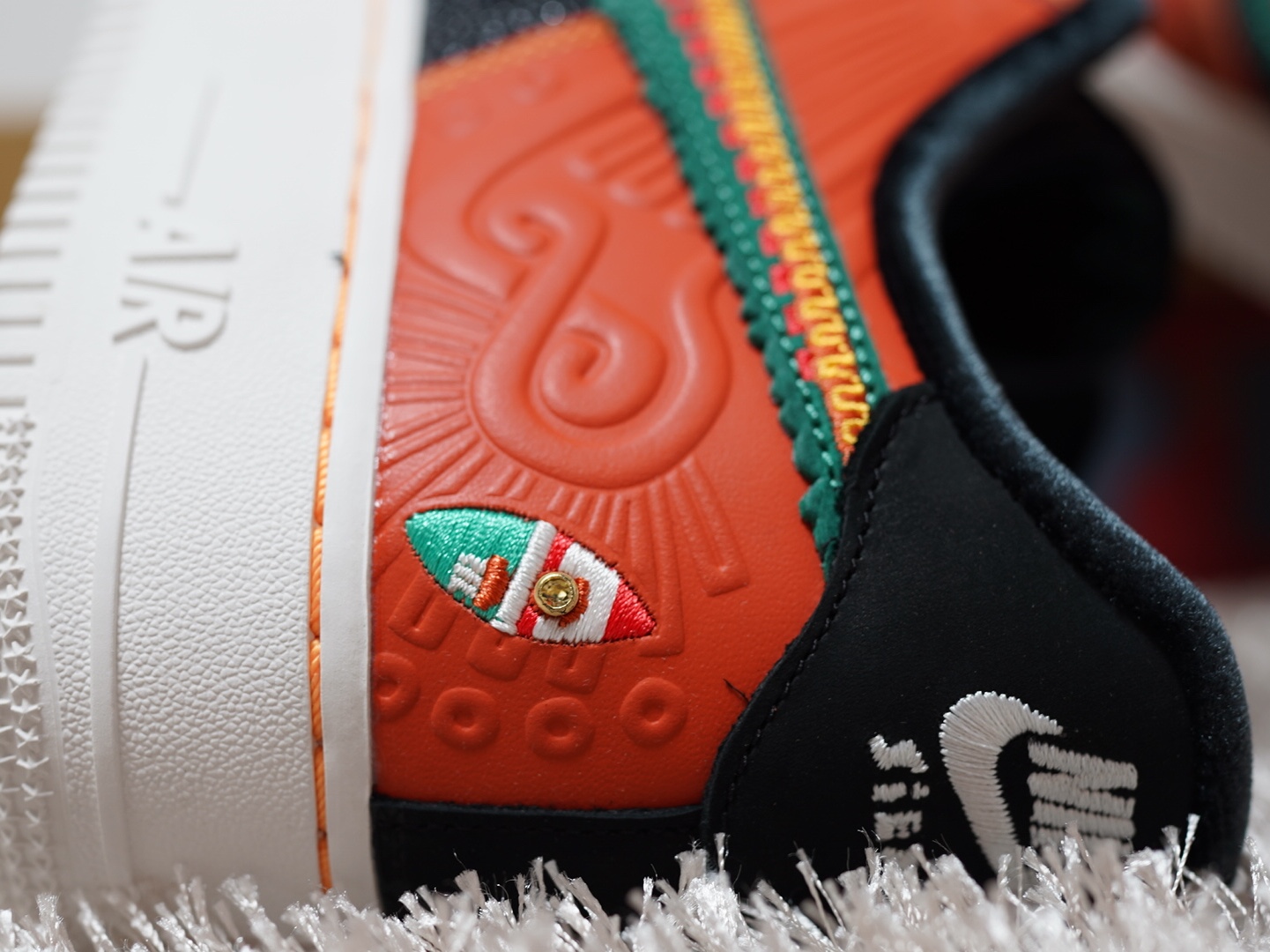 Nike Air Force 1 '07 LX Siempre Familia 착용 스타일 - 4