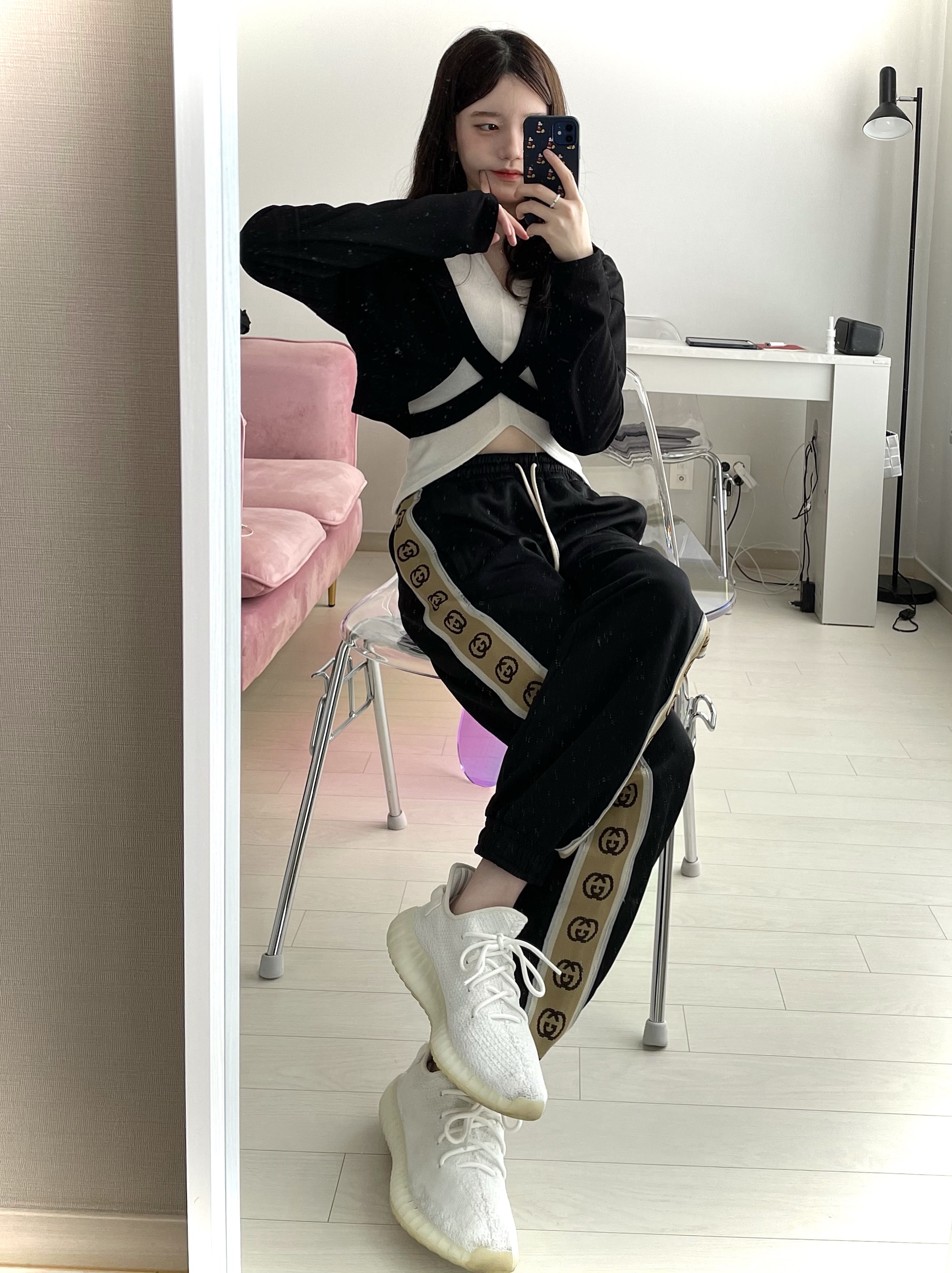 Adidas Yeezy Boost 350 V2 Cream/Triple White 착용 스타일 - 3