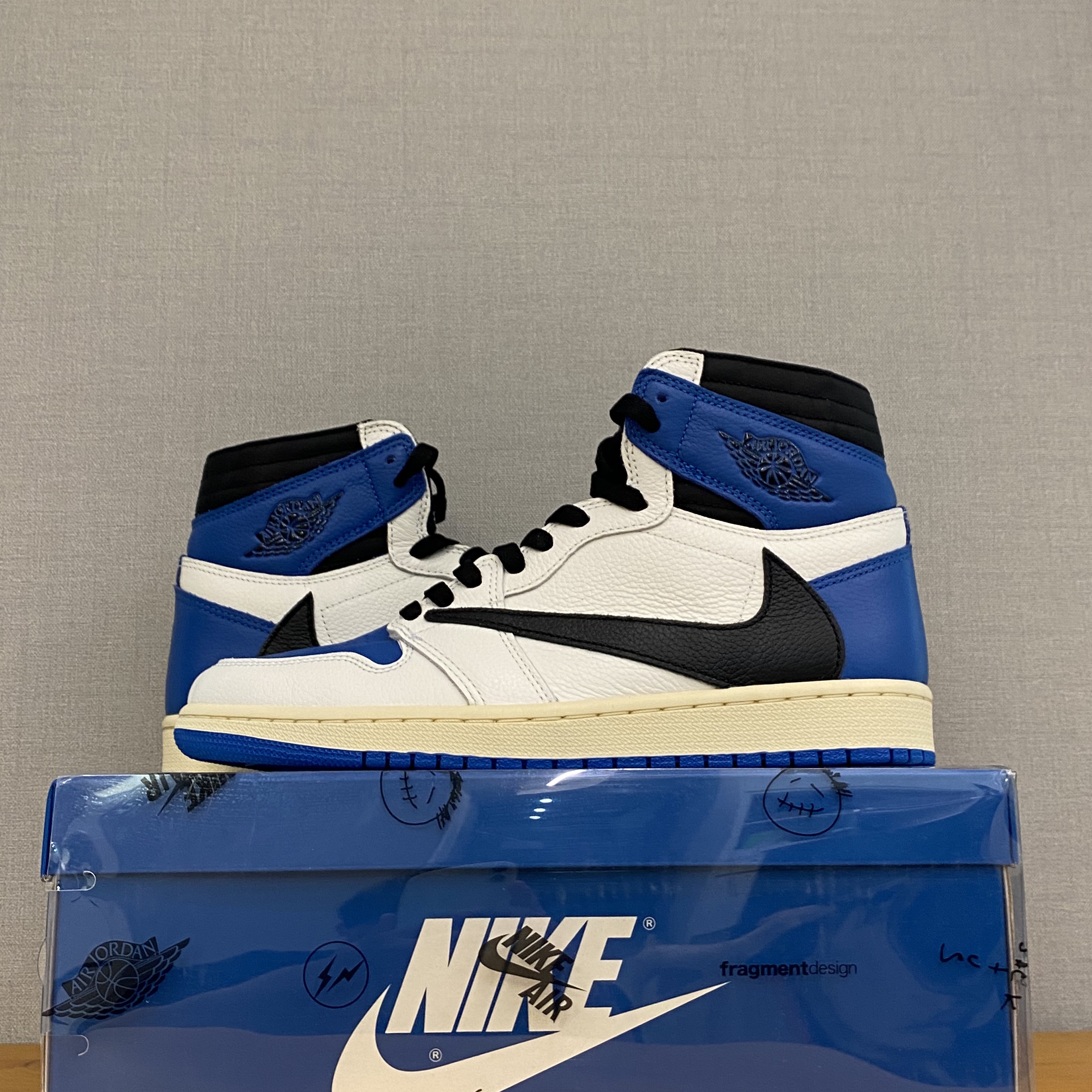Jordan 1 x Travis Scott x Fragment Retro High OG SP Military Blue 착용 스타일