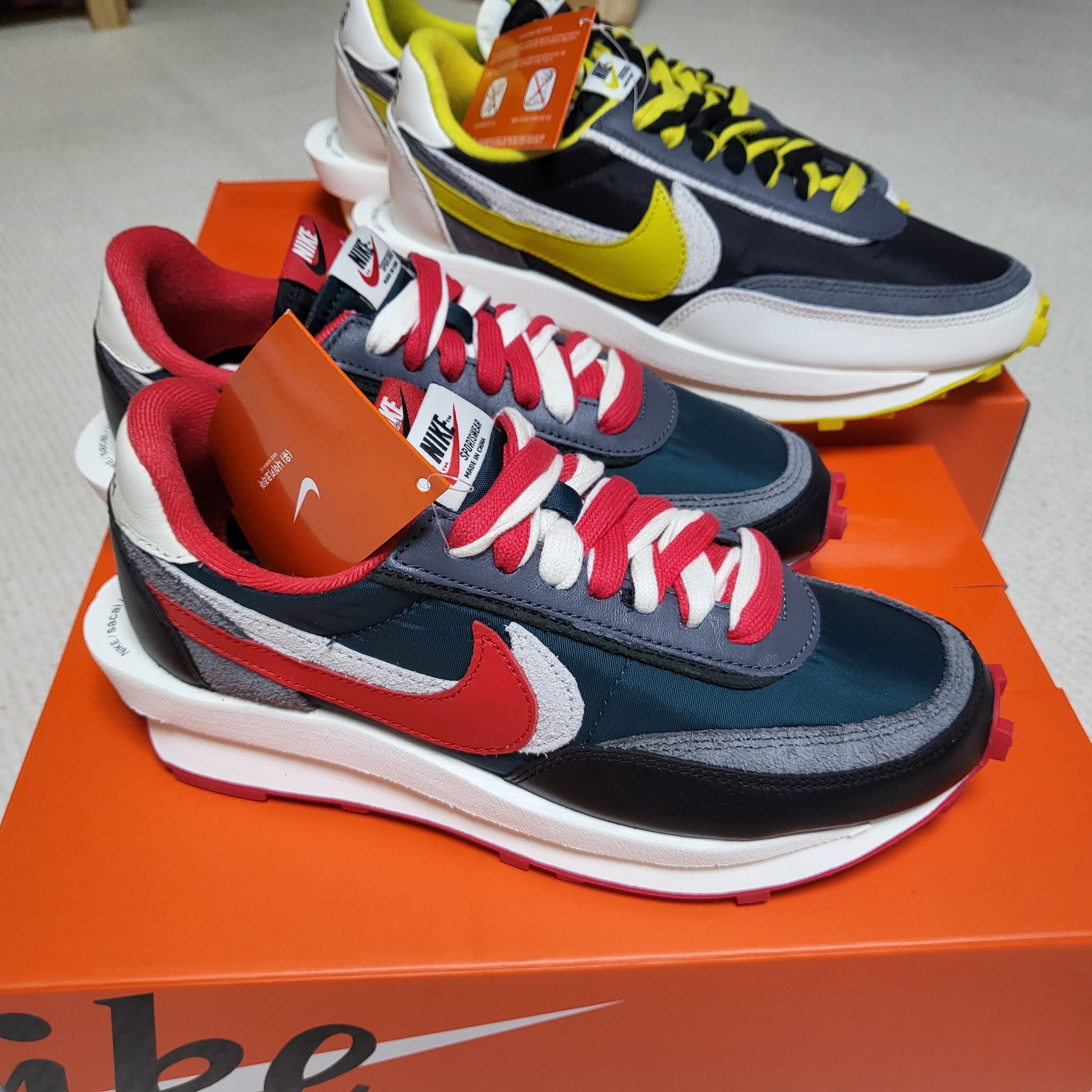 Nike x Sacai x Undercover LDWaffle Black Bright Citron, Nike x Sacai x Undercover LDWaffle Midnight Spruce University Red 착용 스타일 - 3