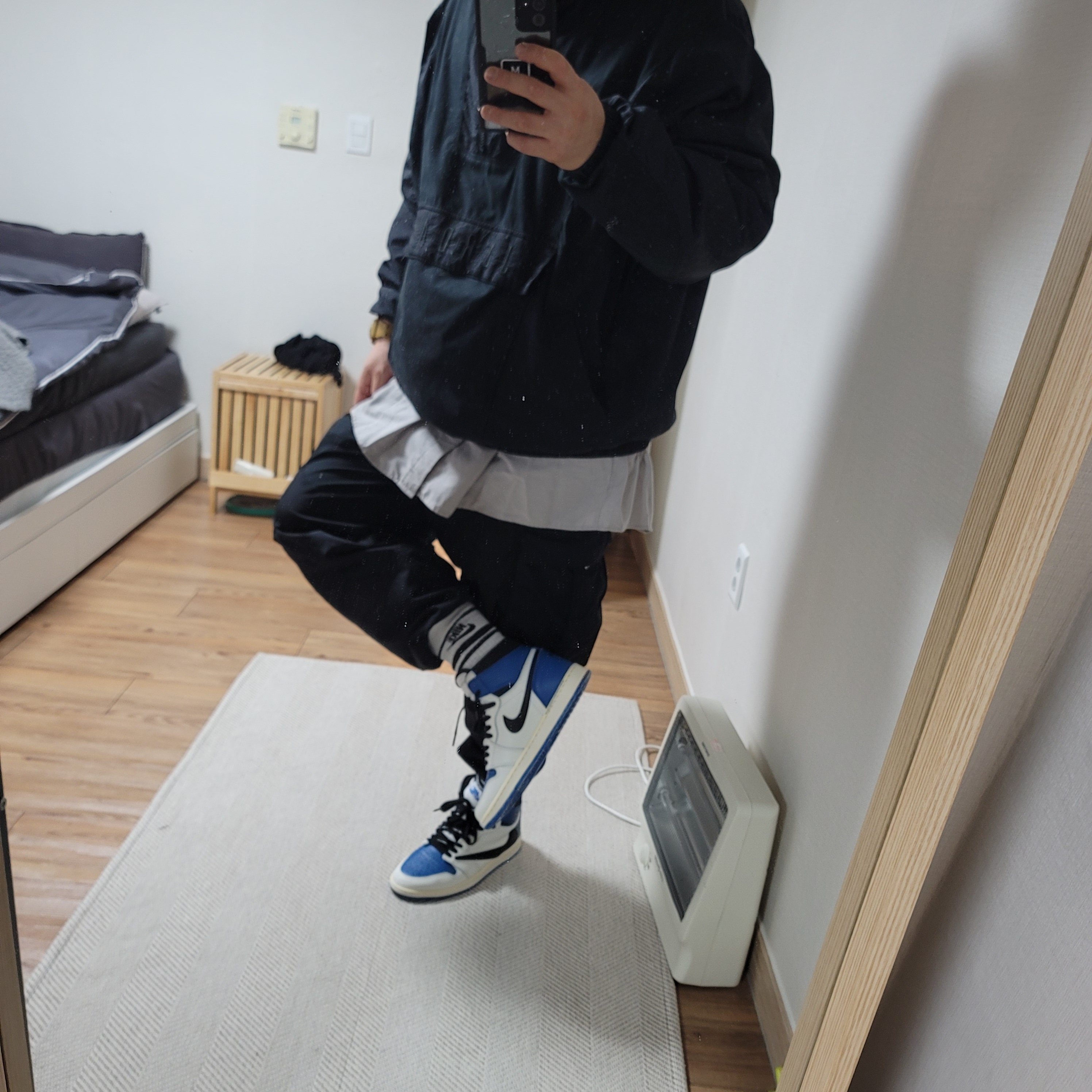 Jordan 1 x Travis Scott x Fragment Retro High OG SP Military Blue 착용 스타일