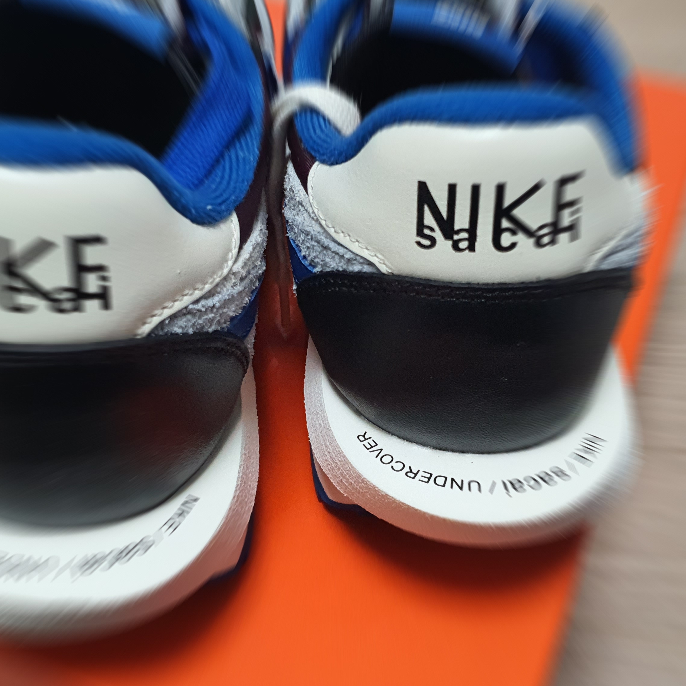 Nike x Sacai x Undercover LDWaffle Night Maroon Team Royal 착용 스타일 - 4