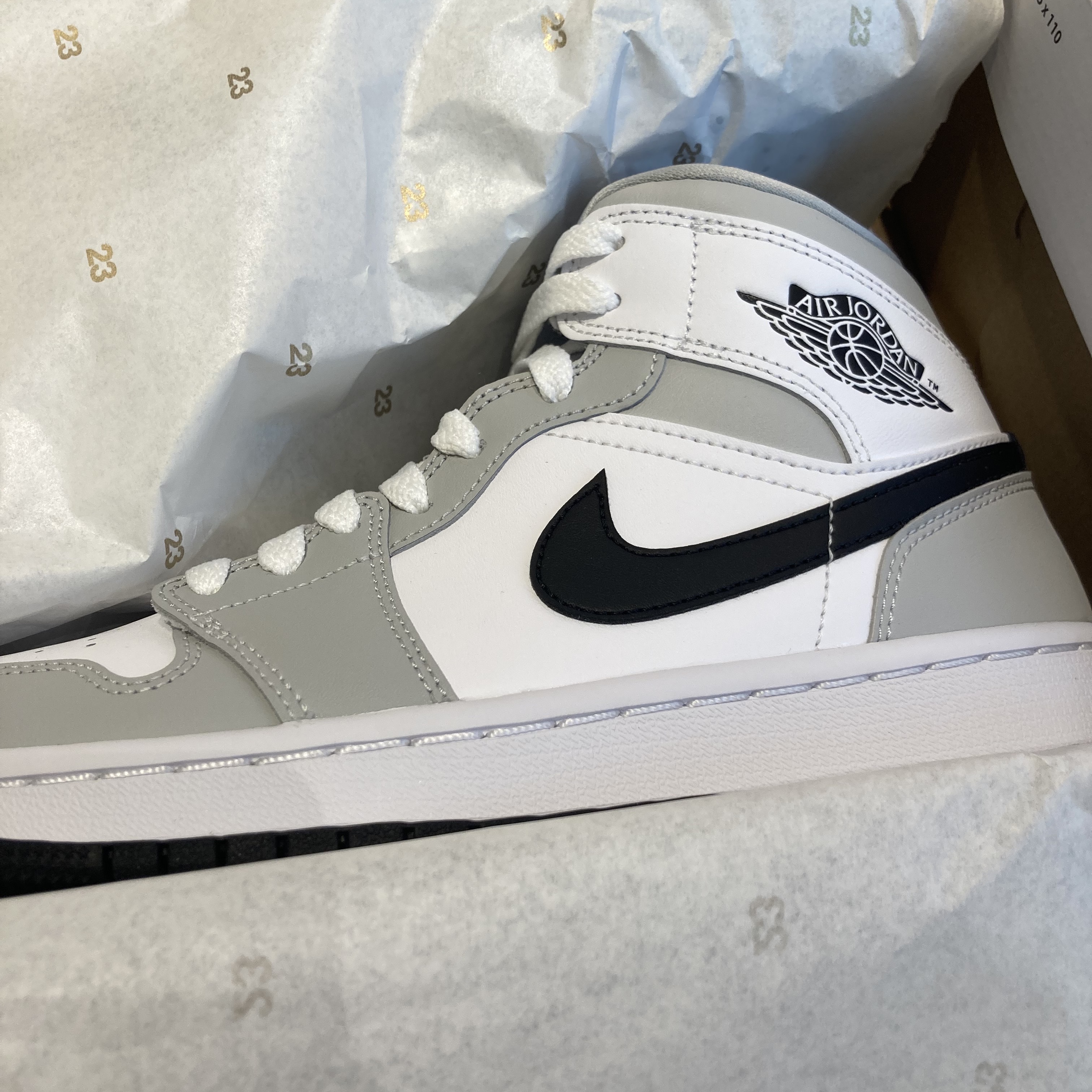 (W) Jordan 1 Mid Grey Fog 착용 스타일 - 1