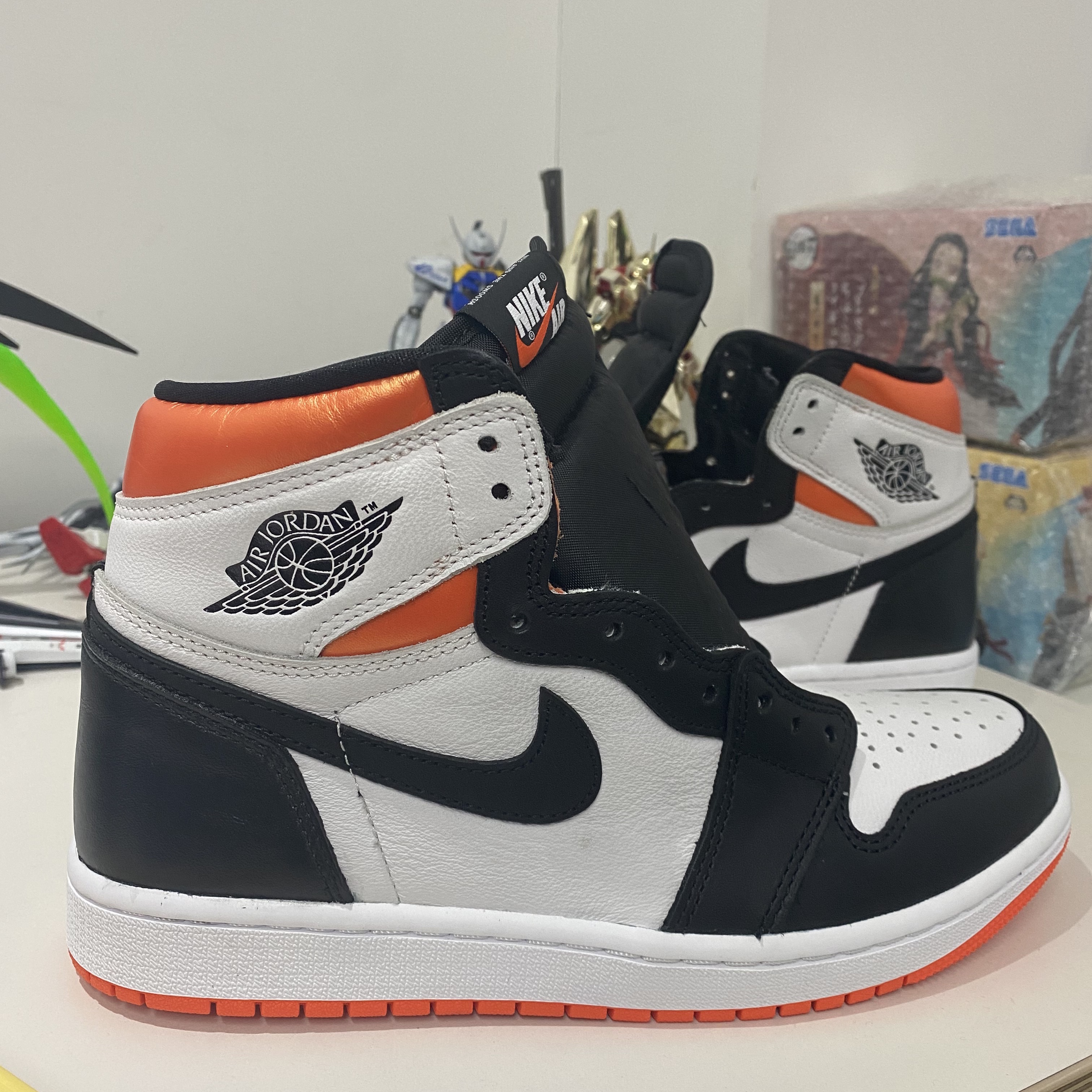 Jordan 1 Retro High OG Electro Orange 착용 스타일 - 2
