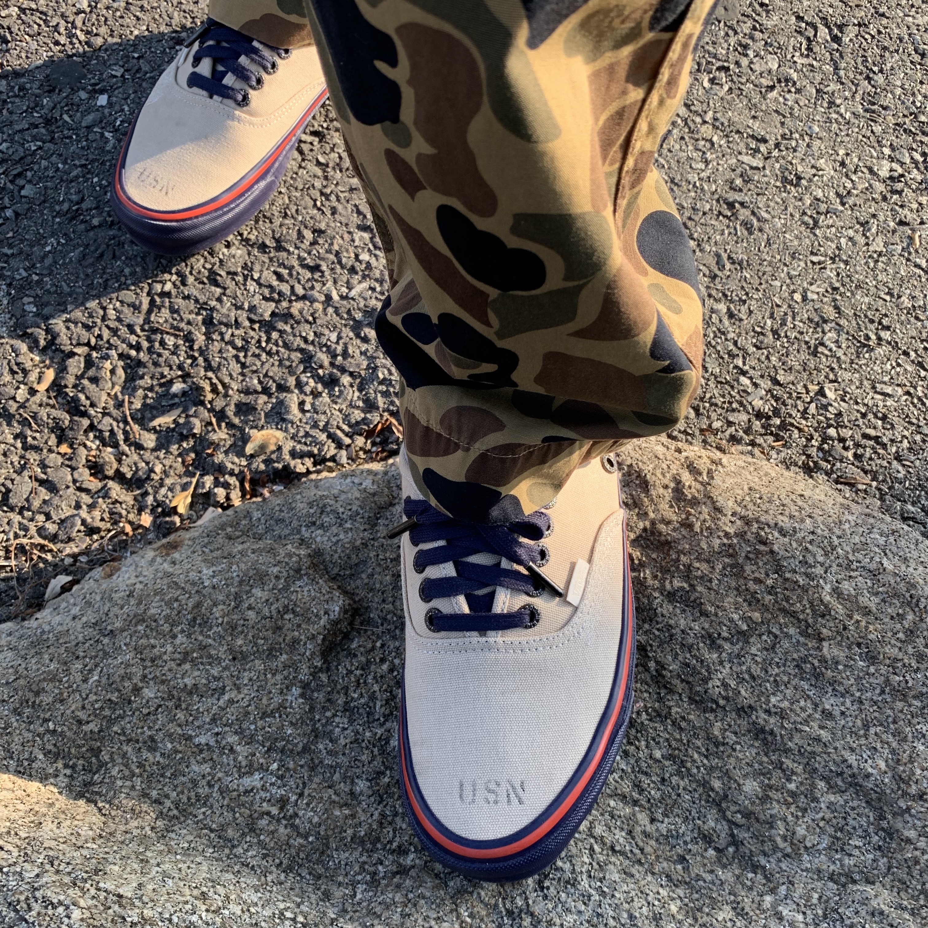 Vans Vault x Nigel Cabourn OG Authentic LX Worn White Navy 착용 스타일 - 1