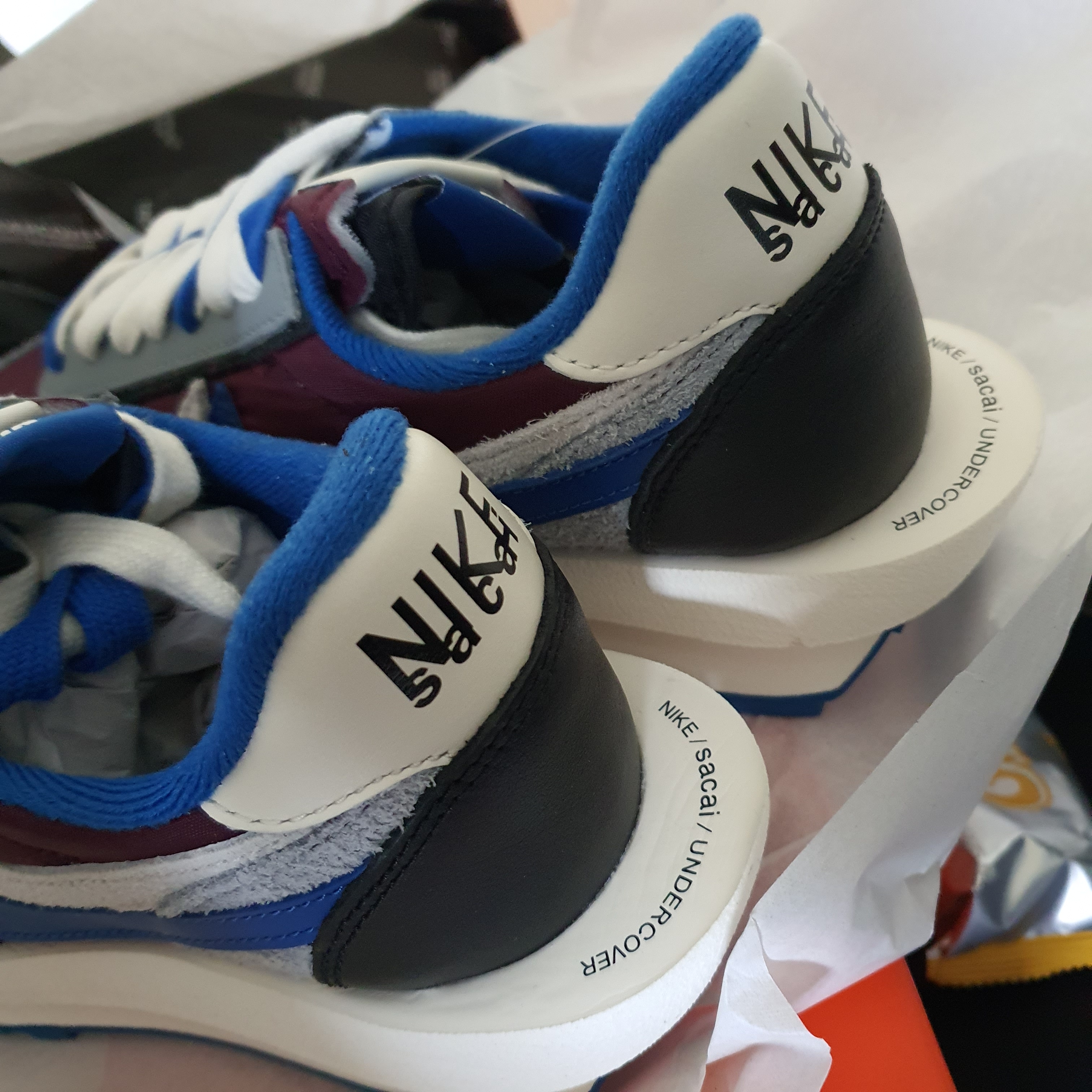 Nike x Sacai x Undercover LDWaffle Night Maroon Team Royal 착용 스타일